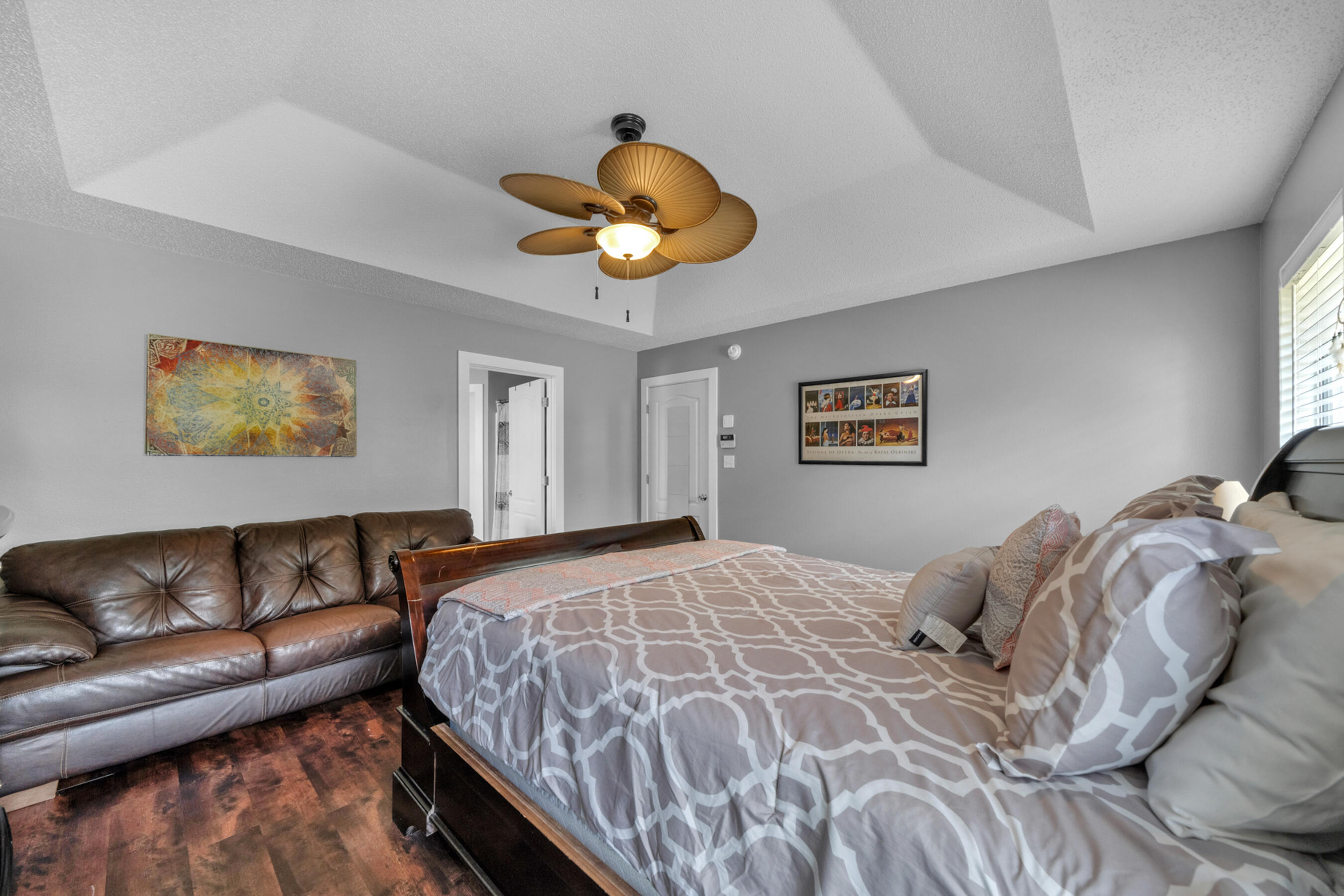 ROBLEDAL ESTATES UNIT 5 - Residential Lease