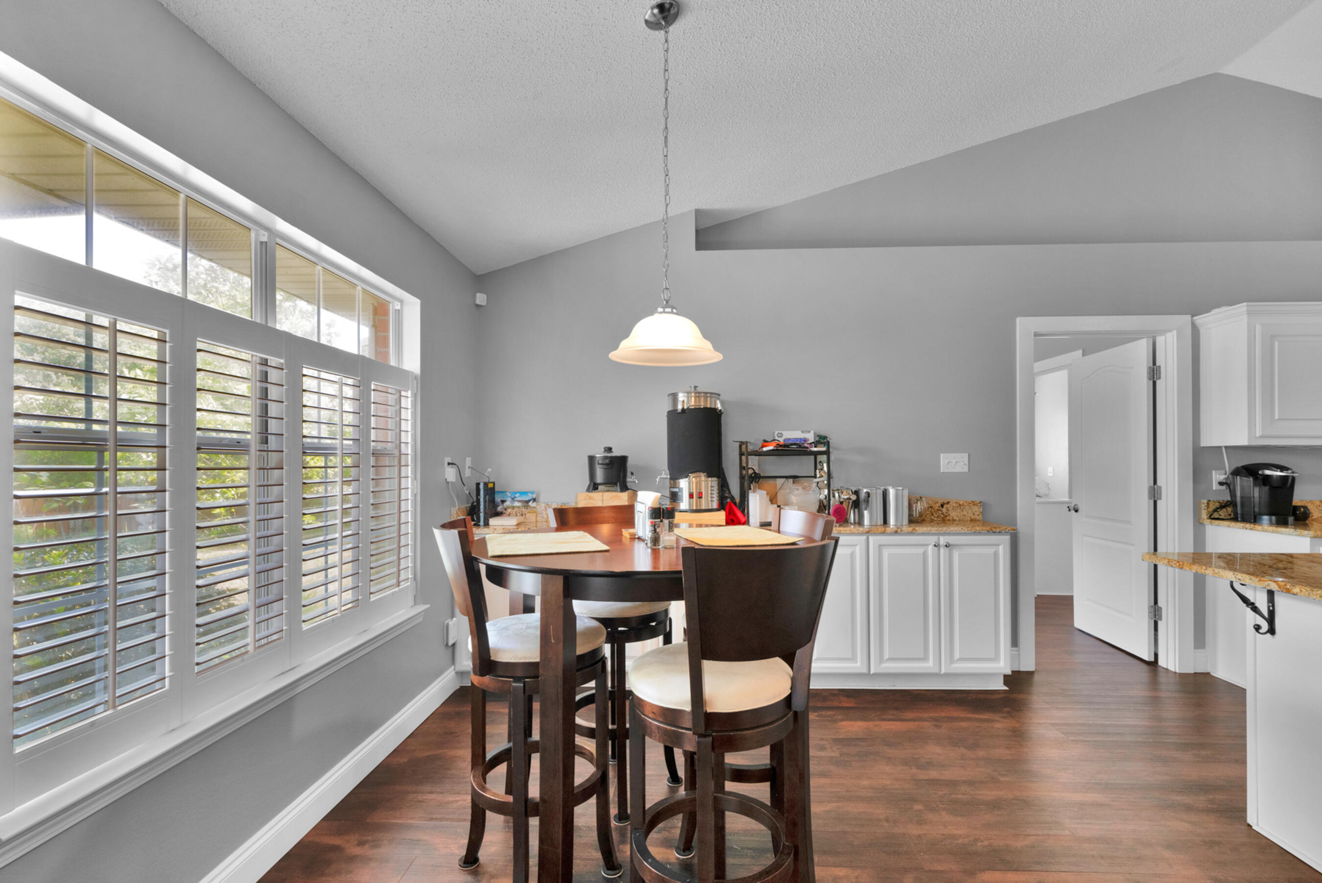 ROBLEDAL ESTATES UNIT 5 - Residential Lease