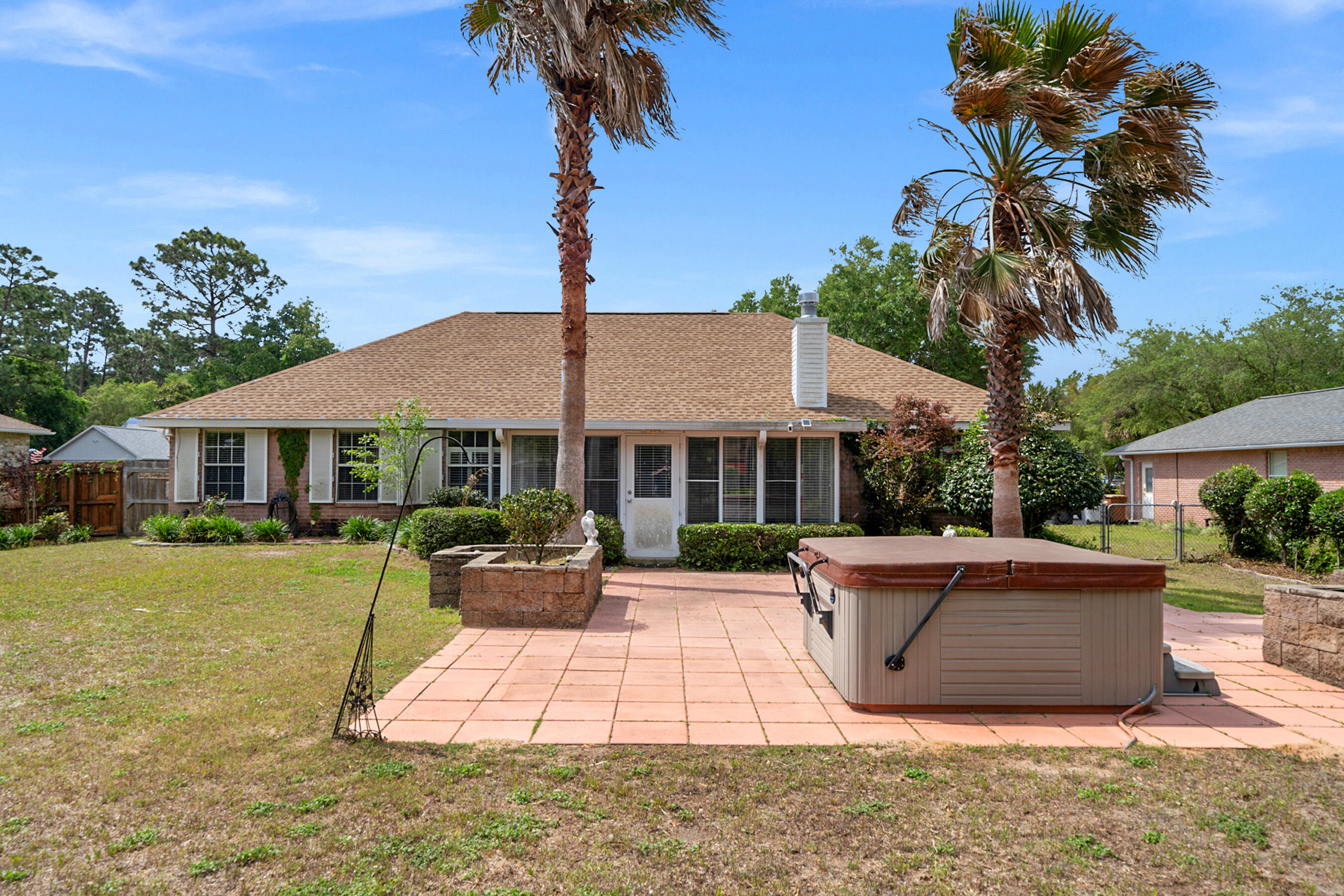 ROBLEDAL ESTATES UNIT 5 - Residential Lease