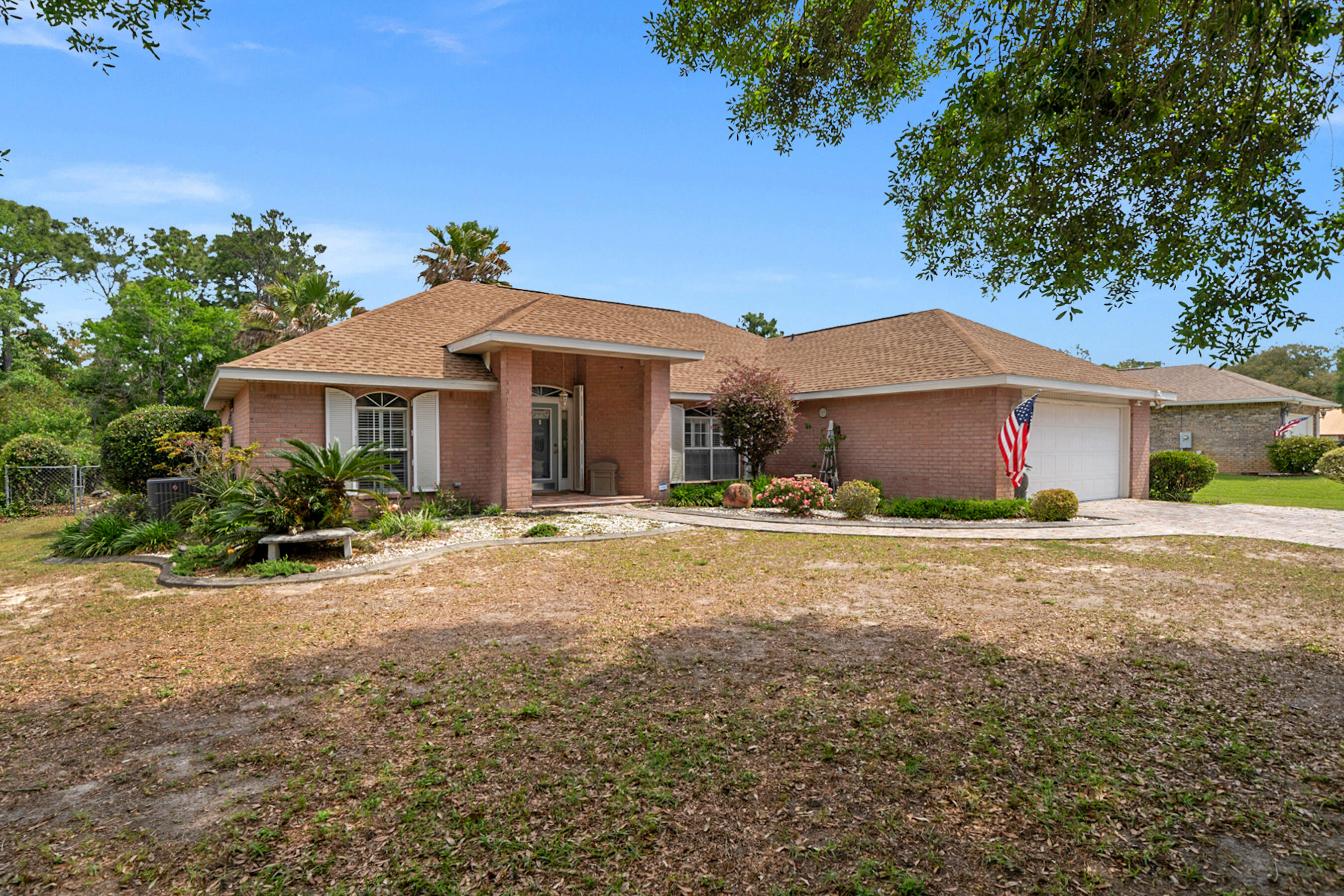 ROBLEDAL ESTATES UNIT 5 - Residential Lease