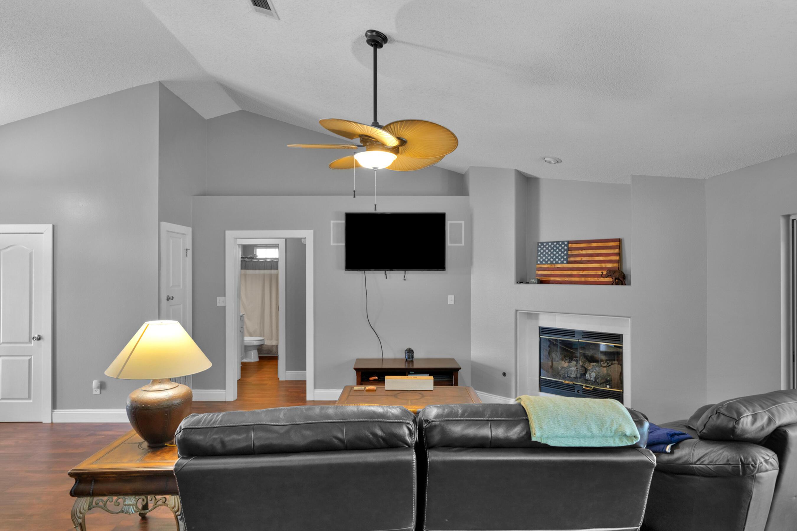 ROBLEDAL ESTATES UNIT 5 - Residential Lease