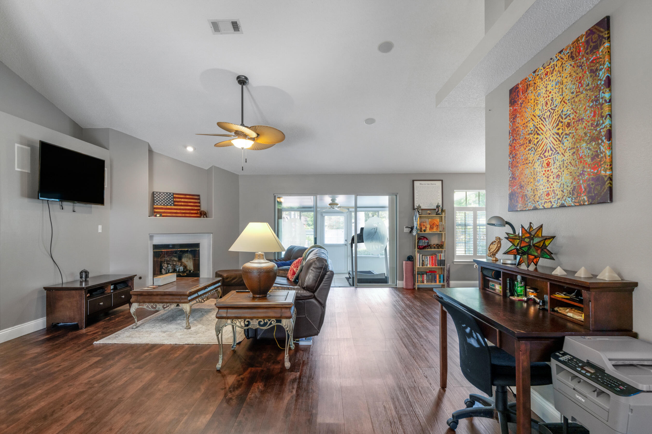 ROBLEDAL ESTATES UNIT 5 - Residential Lease