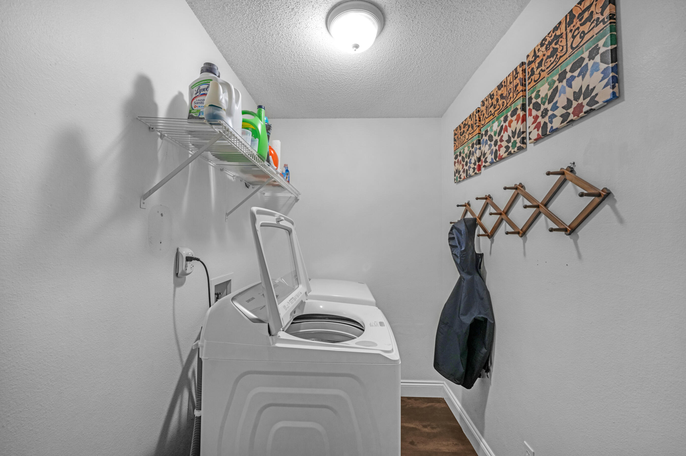 ROBLEDAL ESTATES UNIT 5 - Residential Lease