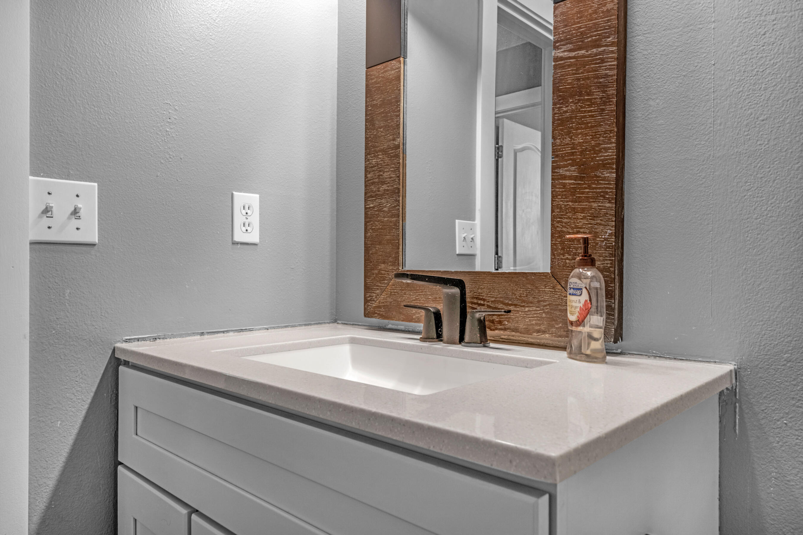 ROBLEDAL ESTATES UNIT 5 - Residential Lease