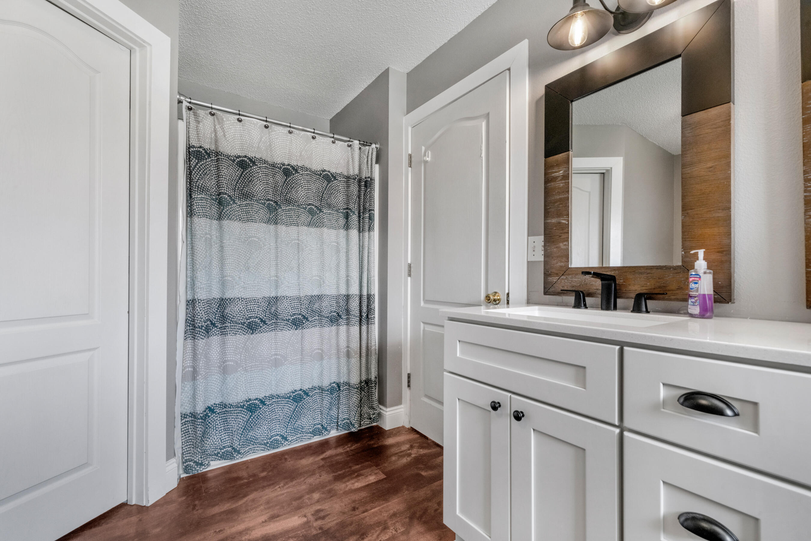 ROBLEDAL ESTATES UNIT 5 - Residential Lease