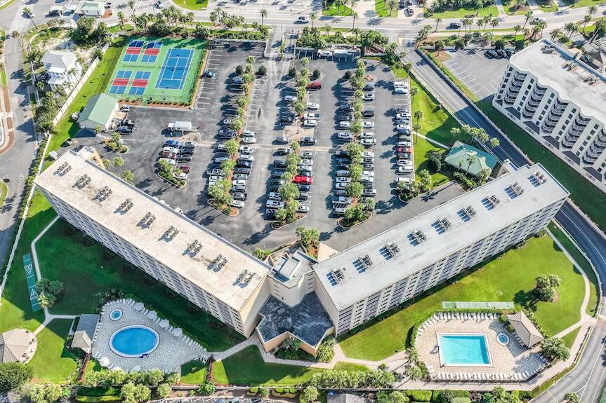 Islander unit 618 - Residential