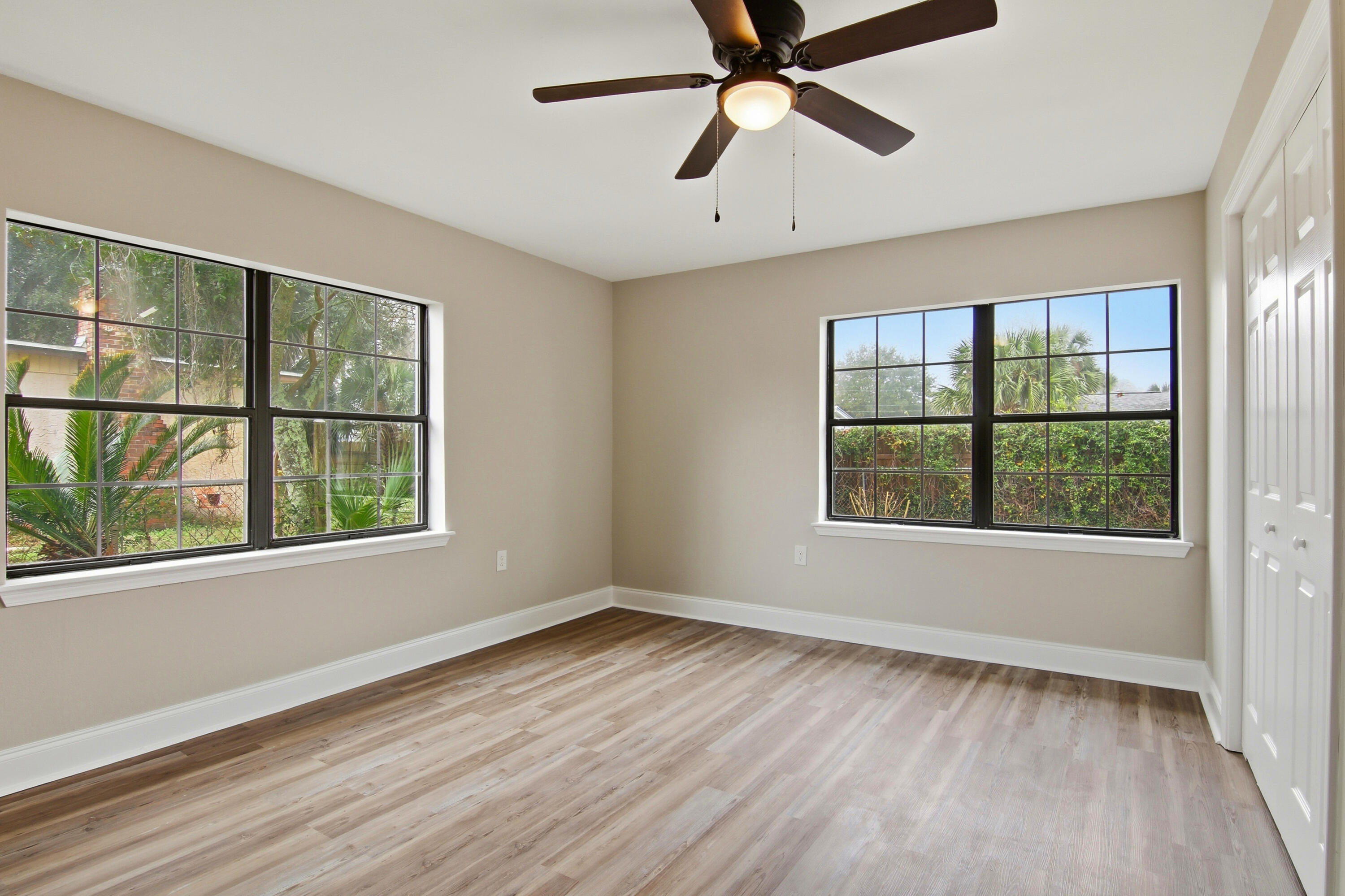 OAK TREE PARK - Residential