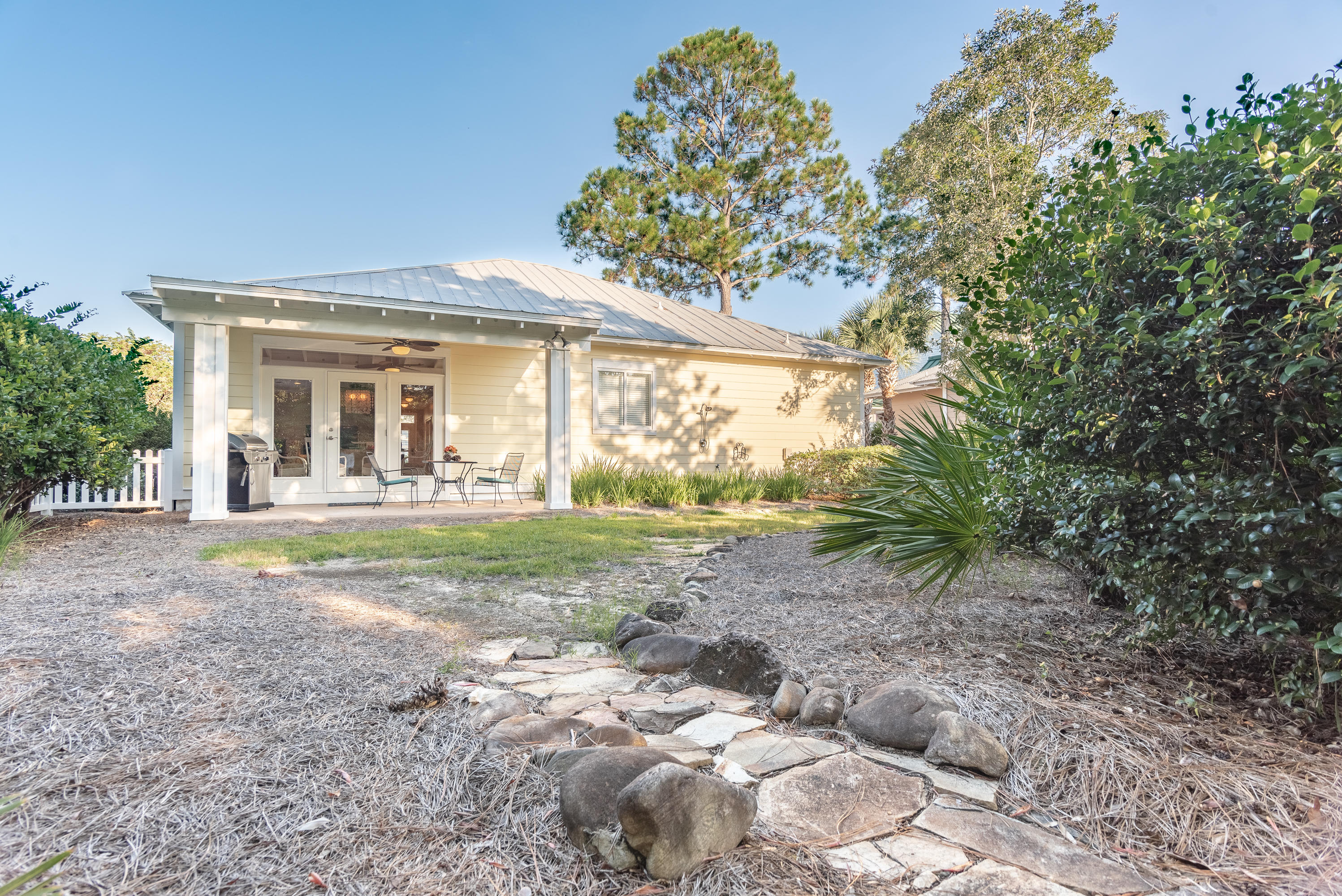 CRYSTAL LAKE - Residential