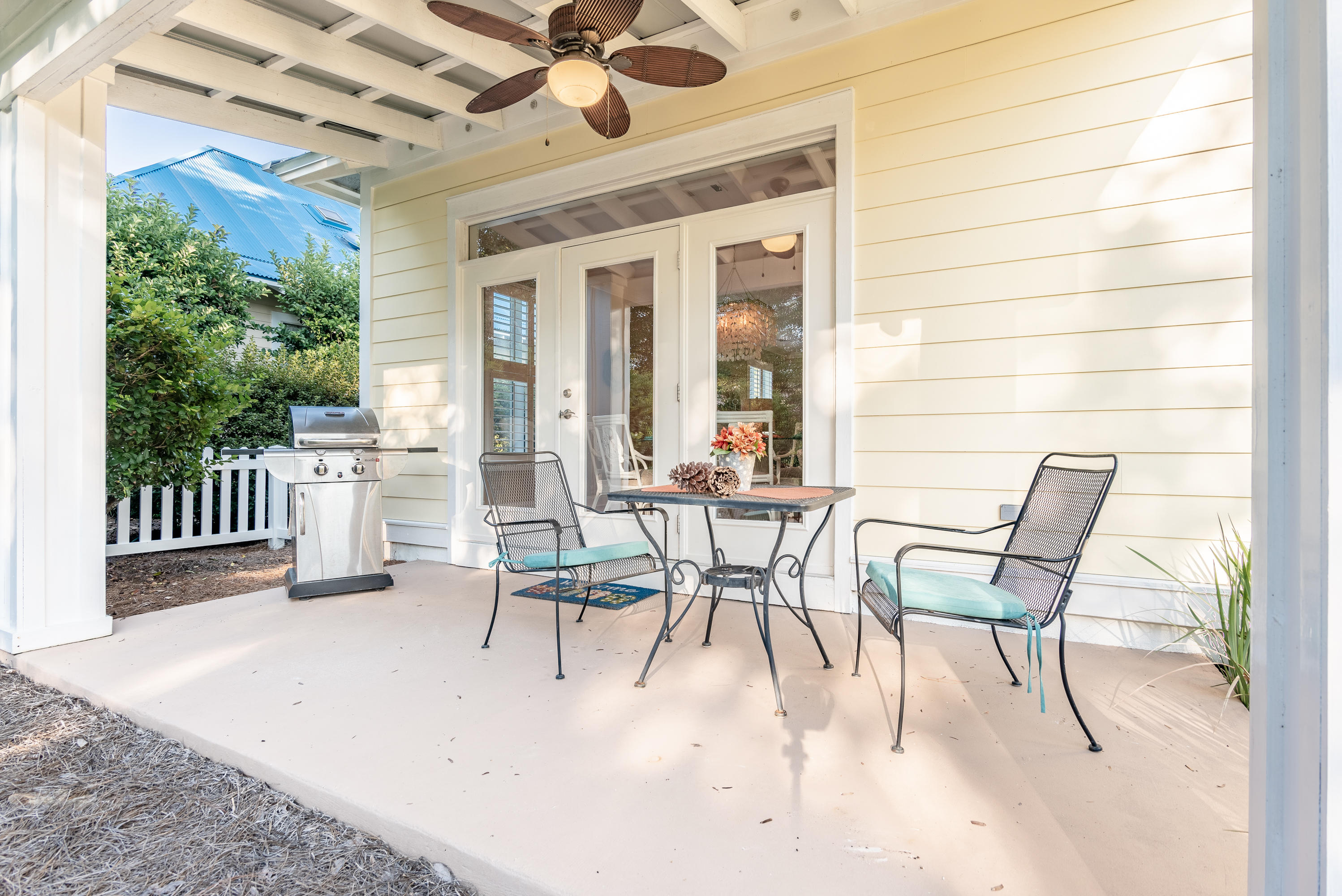 CRYSTAL LAKE - Residential