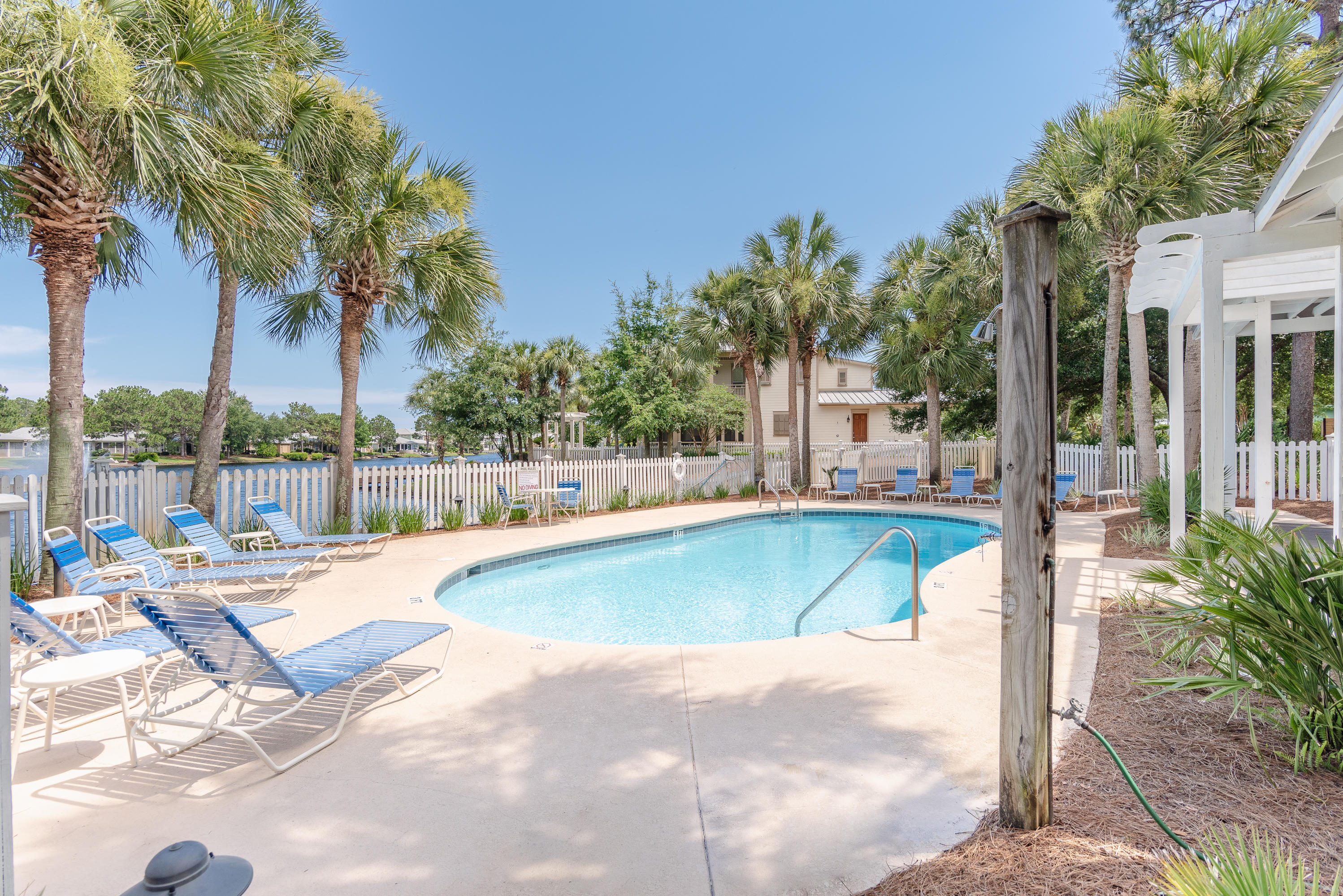 CRYSTAL LAKE - Residential