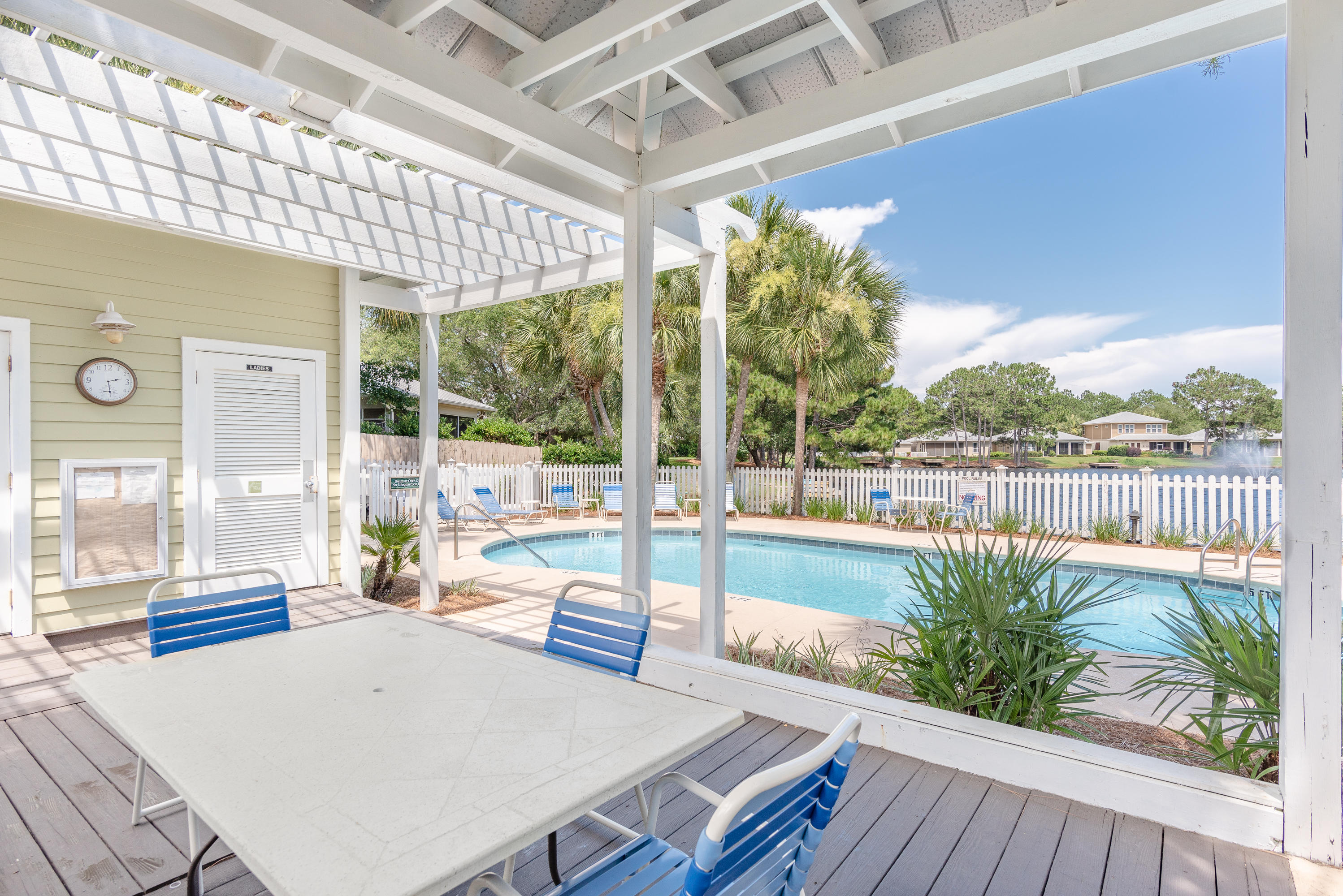 CRYSTAL LAKE - Residential