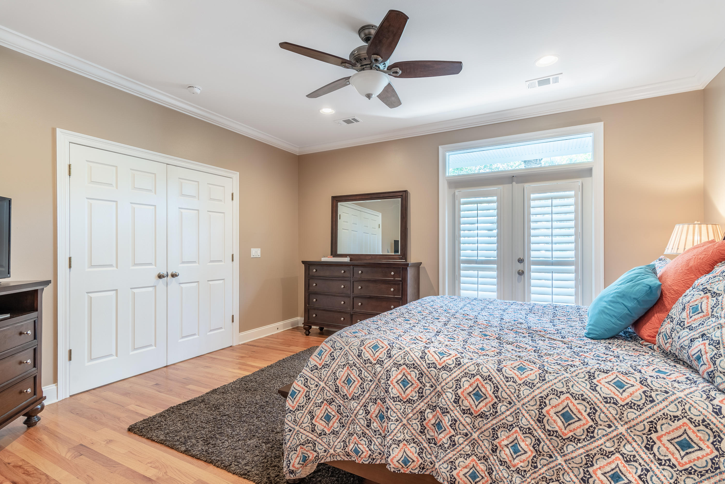 CRYSTAL LAKE - Residential