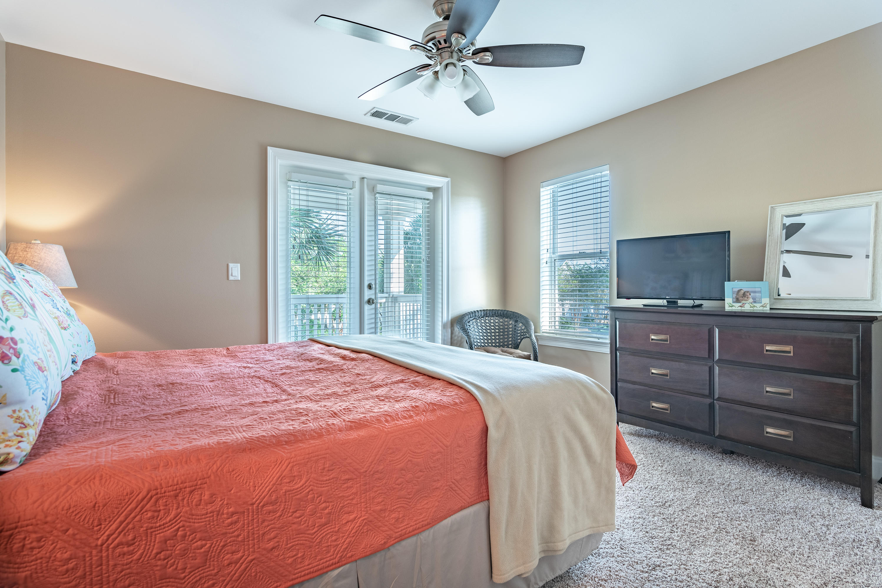 CRYSTAL LAKE - Residential