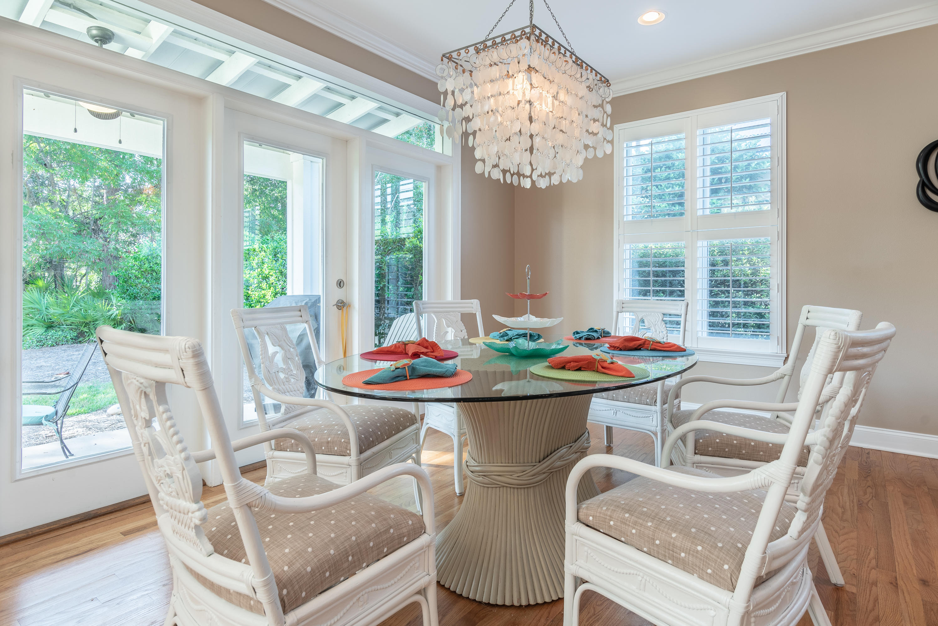 CRYSTAL LAKE - Residential