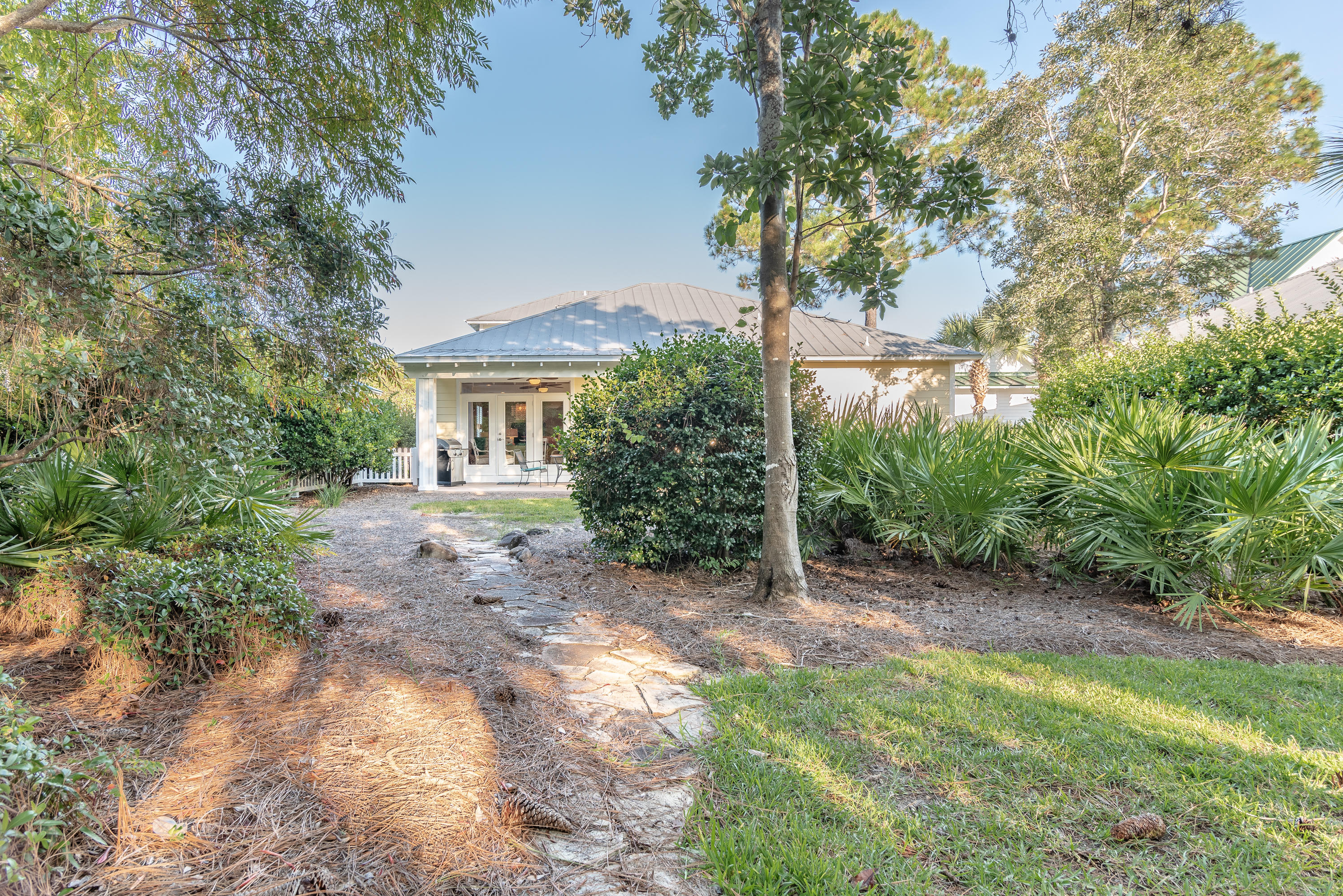 CRYSTAL LAKE - Residential