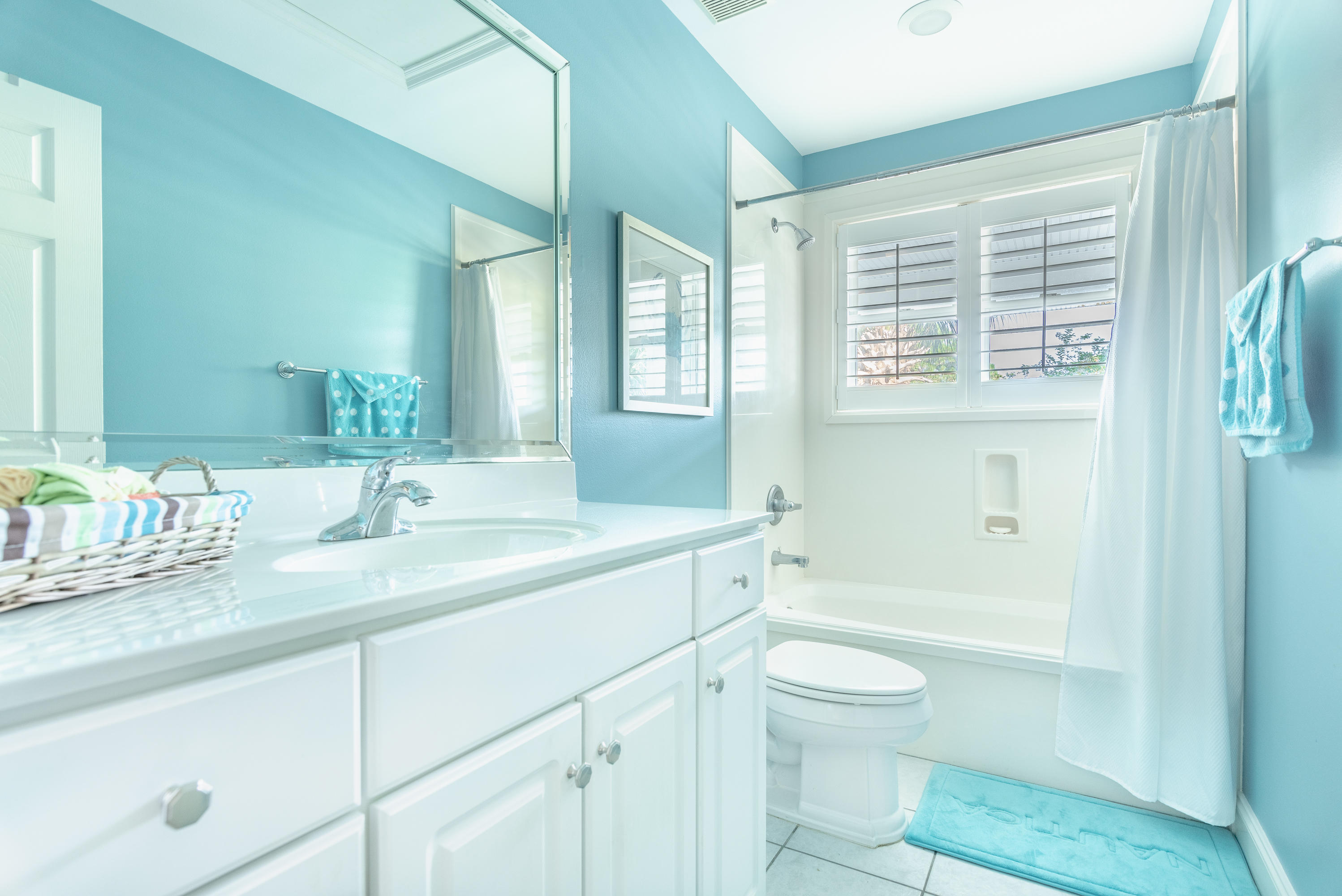 CRYSTAL LAKE - Residential