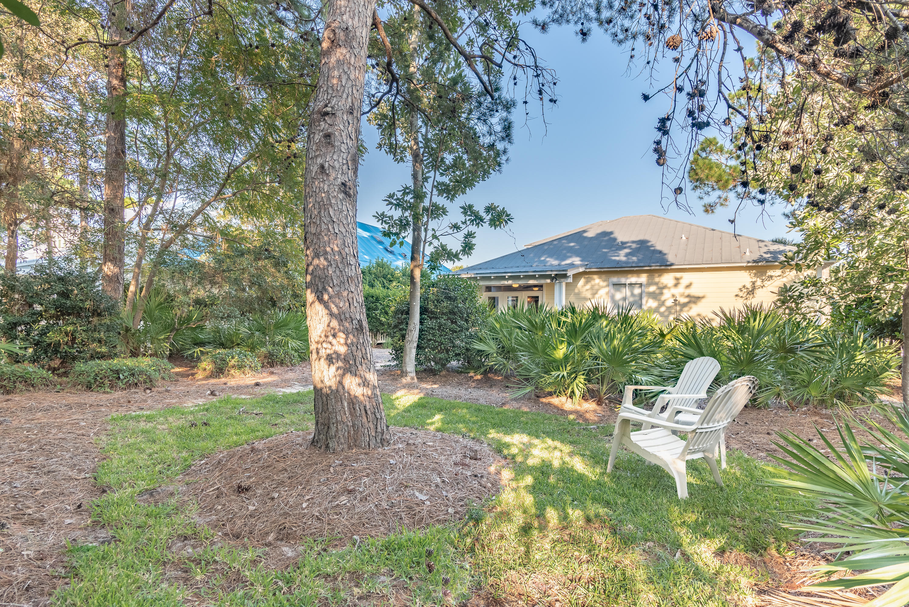 CRYSTAL LAKE - Residential