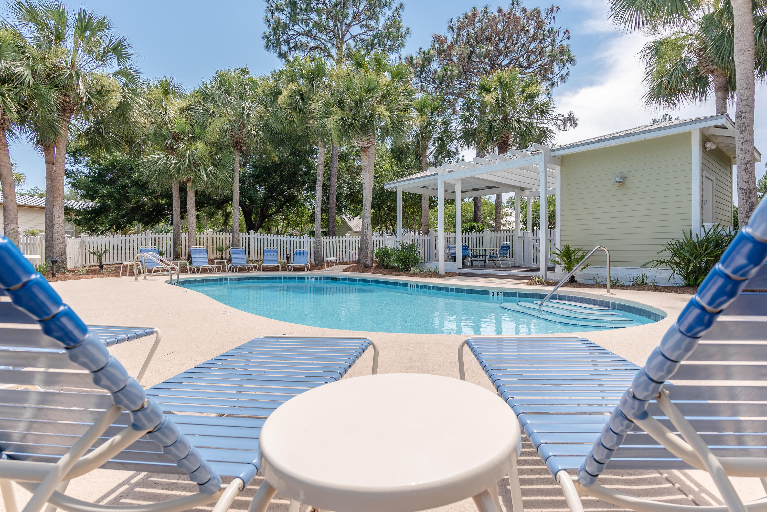 CRYSTAL LAKE - Residential