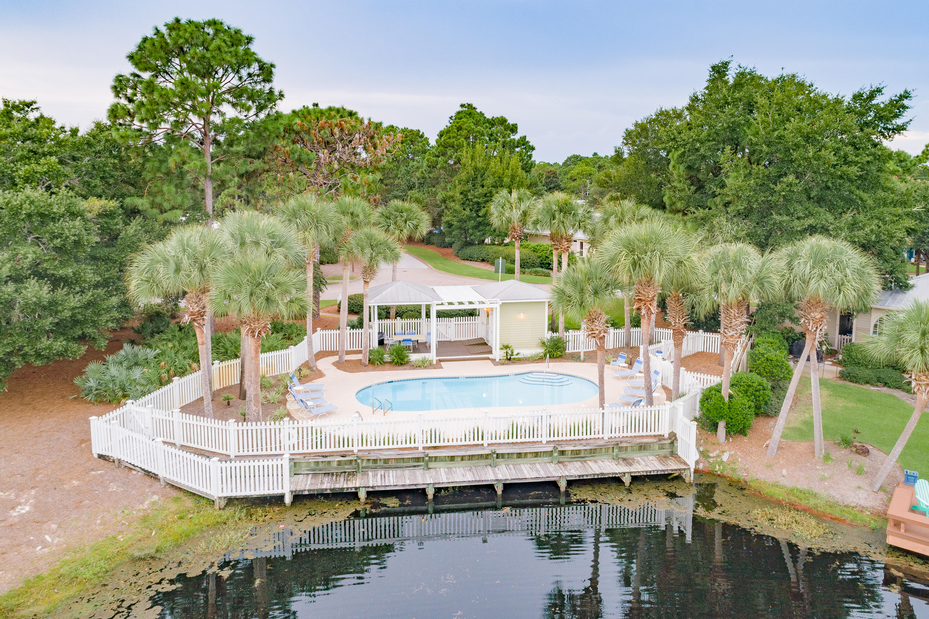 CRYSTAL LAKE - Residential