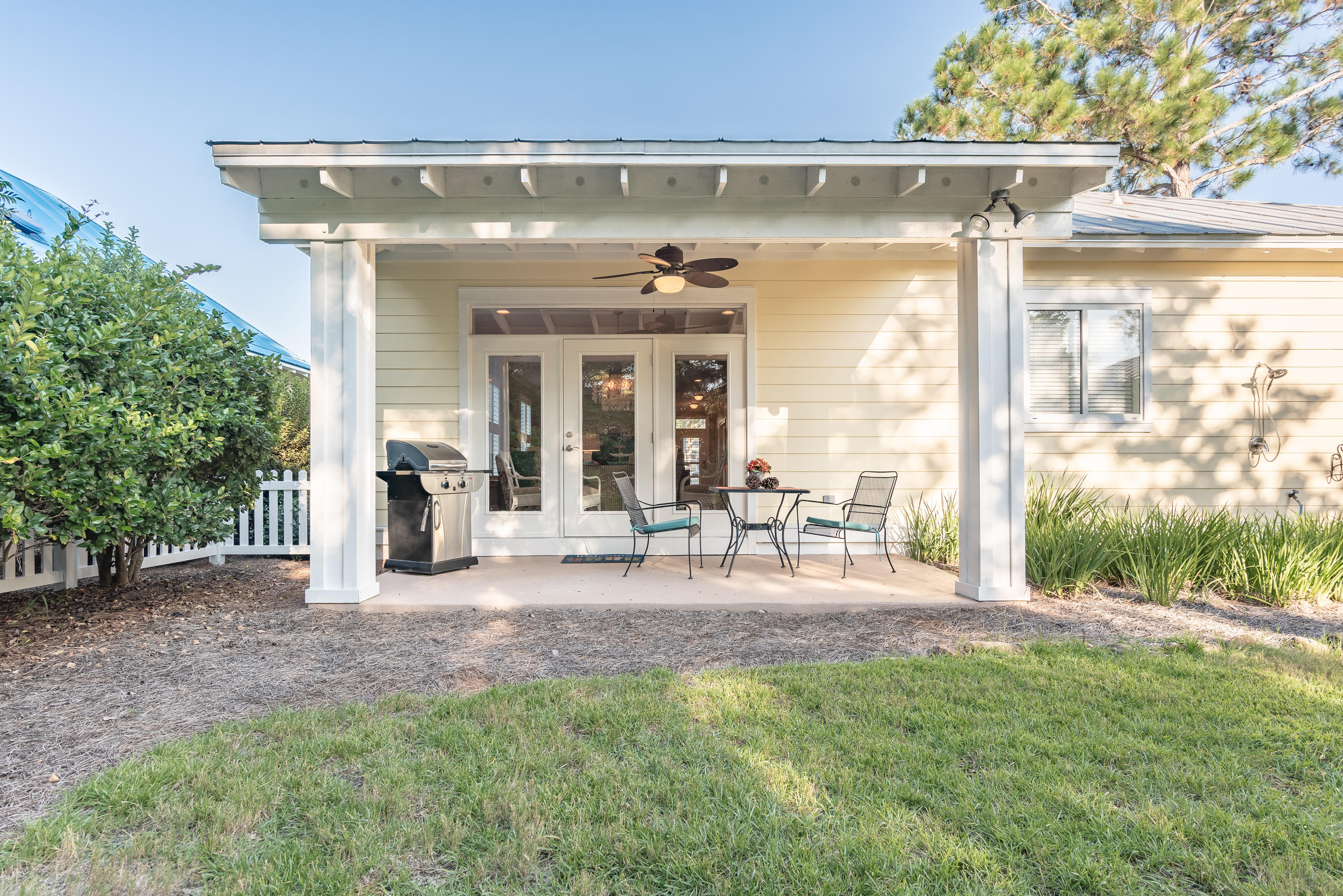 CRYSTAL LAKE - Residential