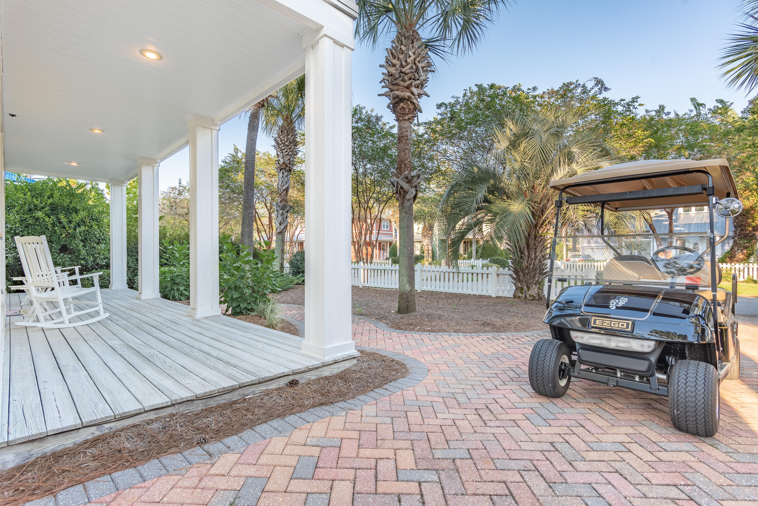 CRYSTAL LAKE - Residential