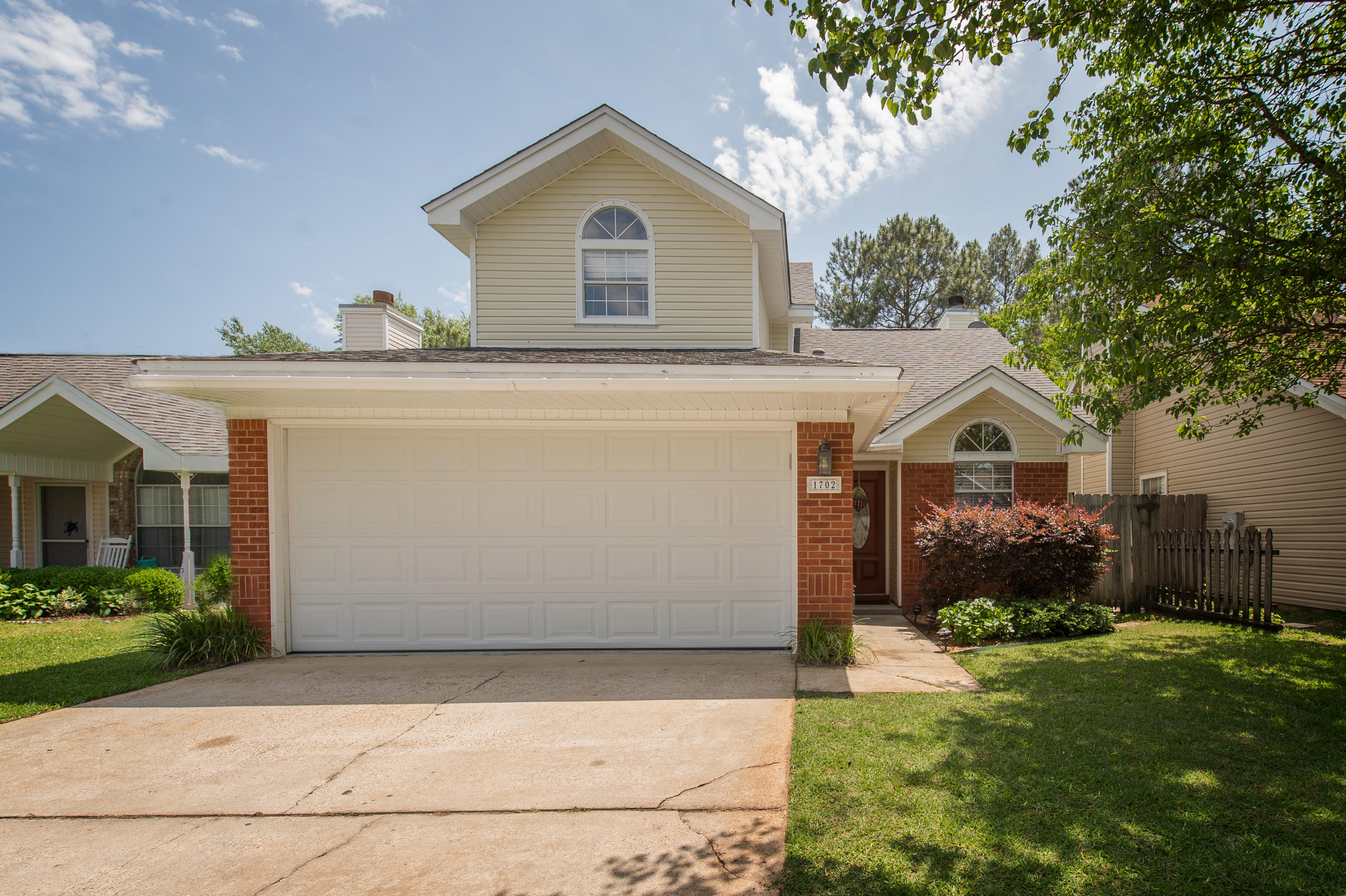 LAKE CHARLESTON - Residential