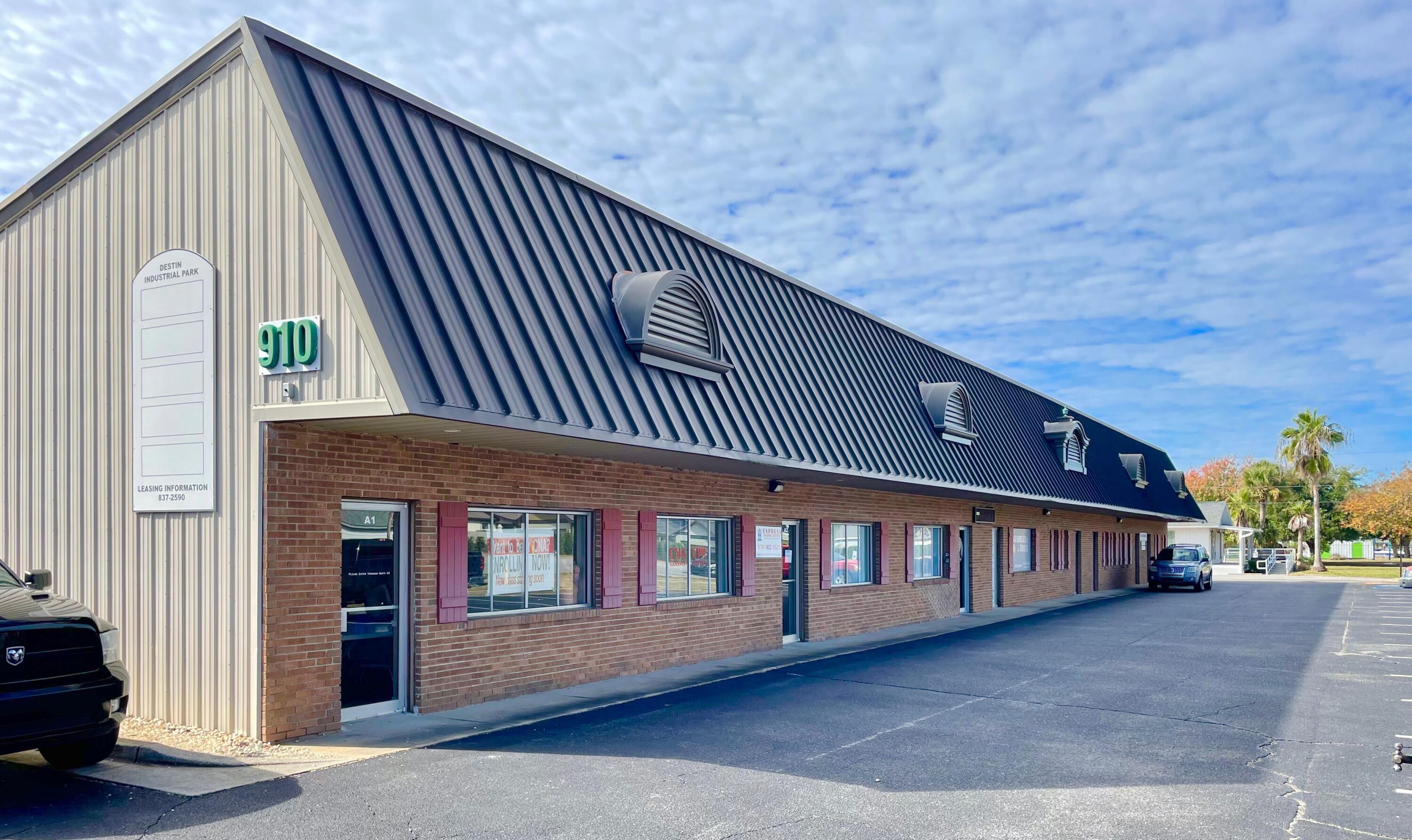Available for lease- 800sf of office space in Destin FL. This office unit is comprised of a waiting area/ lobby with two large open work areas.Property comes with a brand new HVAC system, new flooring and paint This property is conveniently located on Airport Rd in Destin with the ability to avoid Hwy 98.