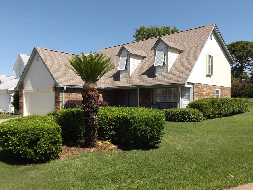 Absolutely beautiful!! Built in 1992 but remodeled in 2005 including genuine hardwood floors on 1st floor and stairs, knockdown ceilings (NO POPCORN!!), enclosed patio to make Florida room, added hurricane shutters as well as interior plantation shutters. New dimensional shingled roof in 2006, completely new kitchen cabinets, granite countertops and appliances in 2007. New HVAC in 2010 and sunroom A/C in 2014 plus many more upgrades!! Home features large living room with 18'+ ceiling and 3 panel, plantation shuttered door to Florida room. Kitchen has stainless steel appliances, breakfast area, breakfast bar and separate dining room.