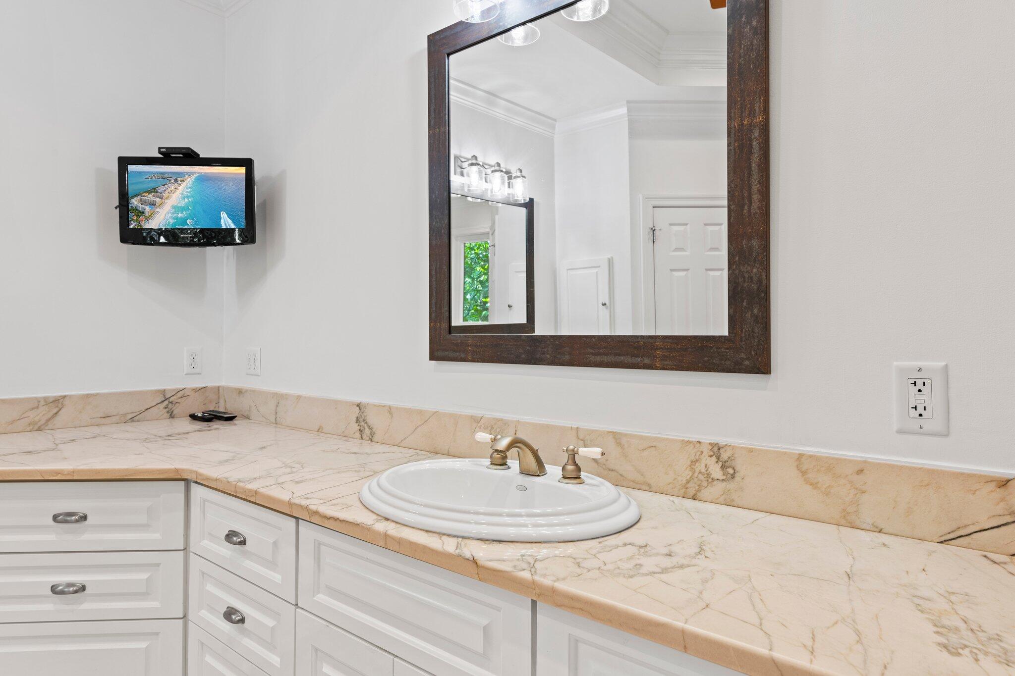 ROCKY BAYOU ESTATES - Residential Lease