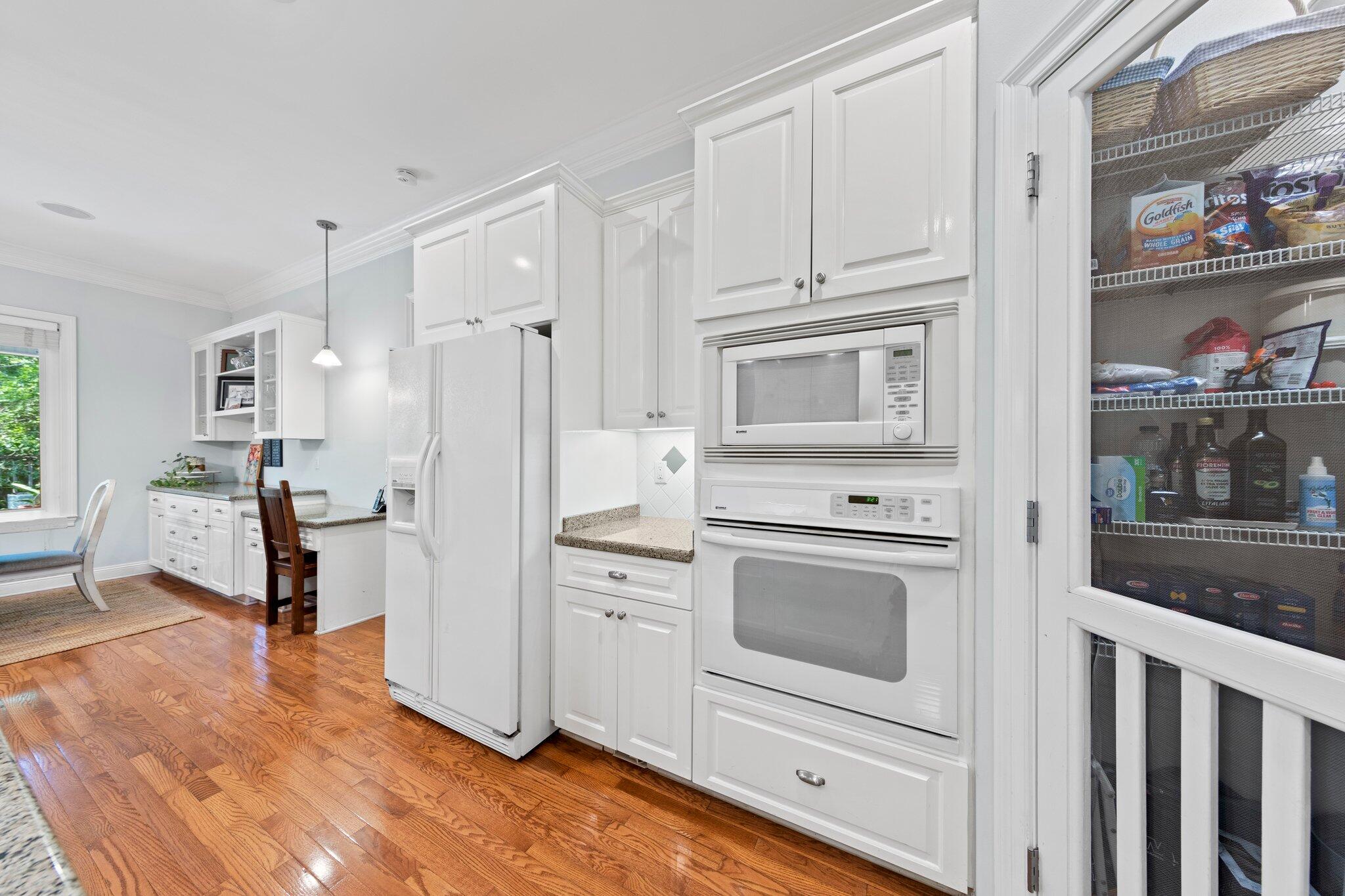 ROCKY BAYOU ESTATES - Residential Lease