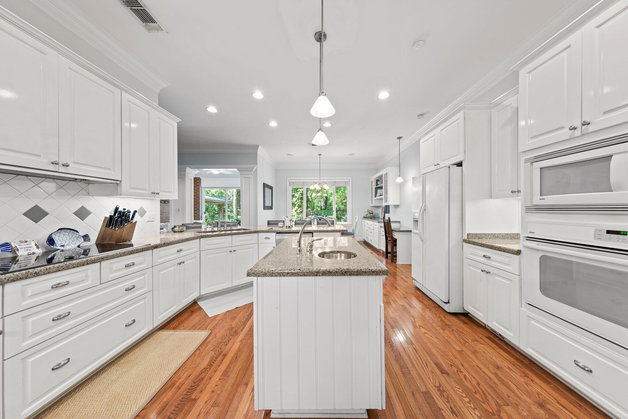 ROCKY BAYOU ESTATES - Residential Lease