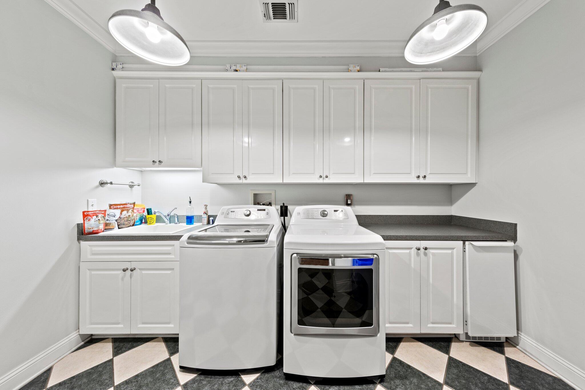 ROCKY BAYOU ESTATES - Residential Lease