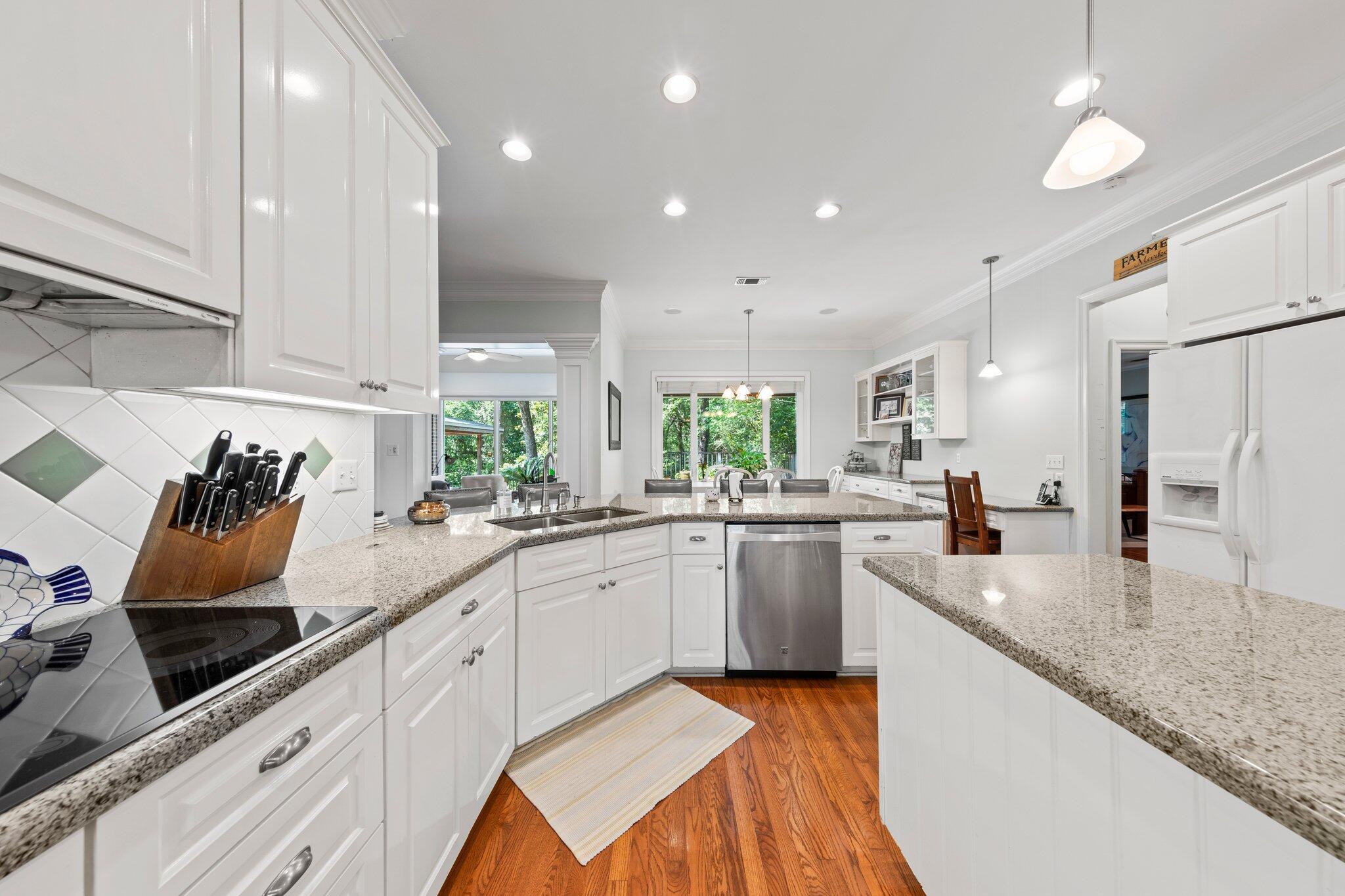 ROCKY BAYOU ESTATES - Residential Lease