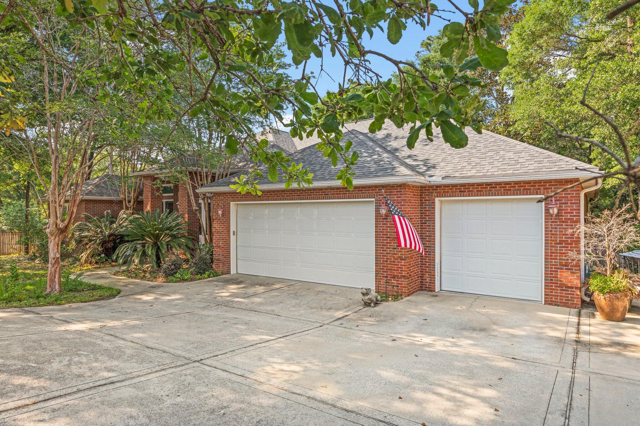 ROCKY BAYOU ESTATES - Residential Lease