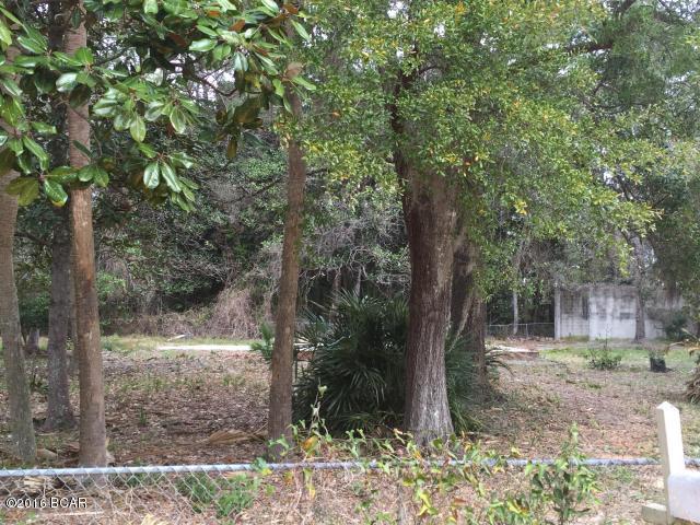 NO RECORDED SUBDIVISION - Land