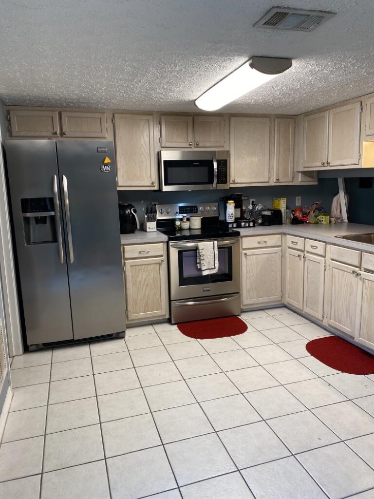 forest oak ph 3 - Residential Lease