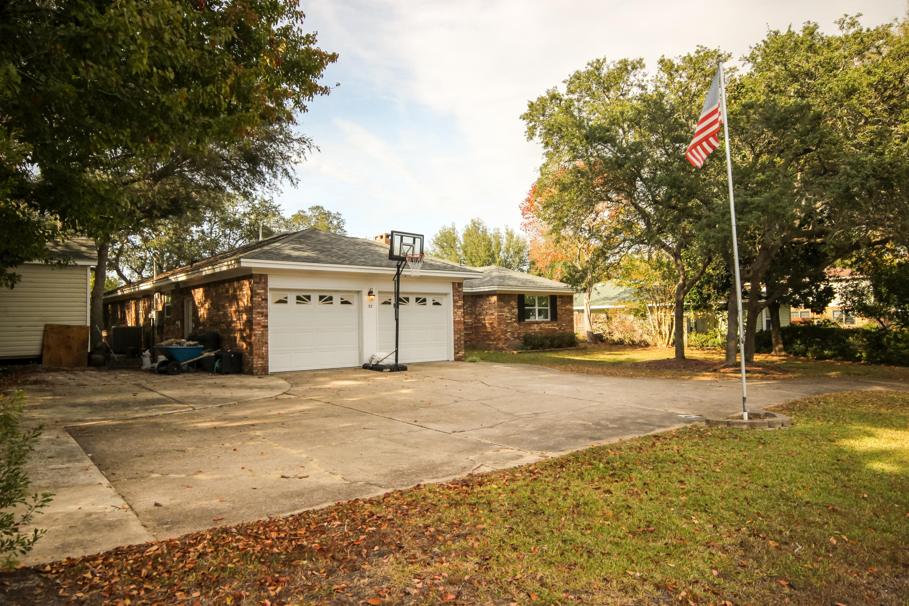 LAKE LORRAINE ESTATES - Residential