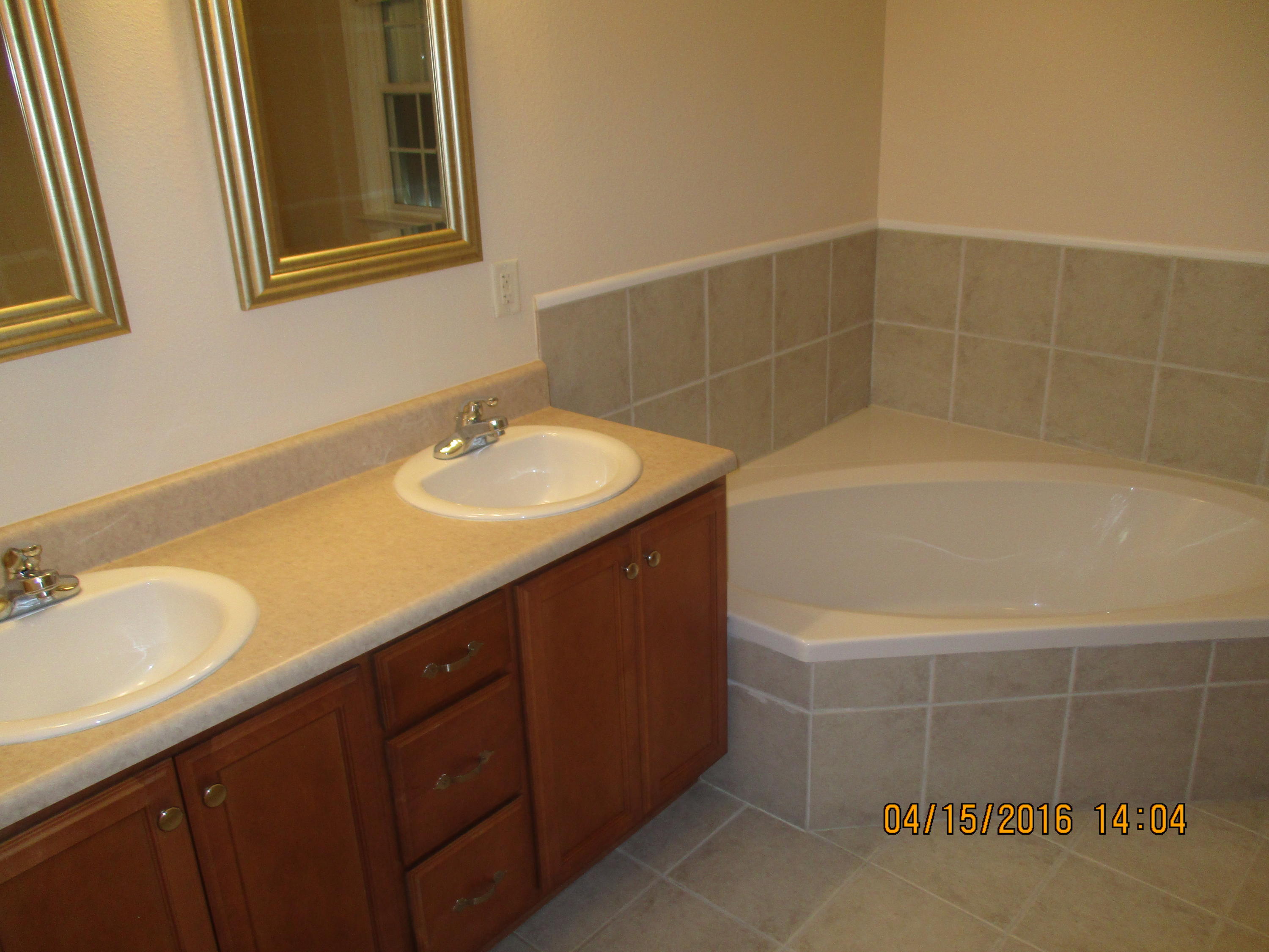 OAKWOOD LAKES ESTATES - Residential