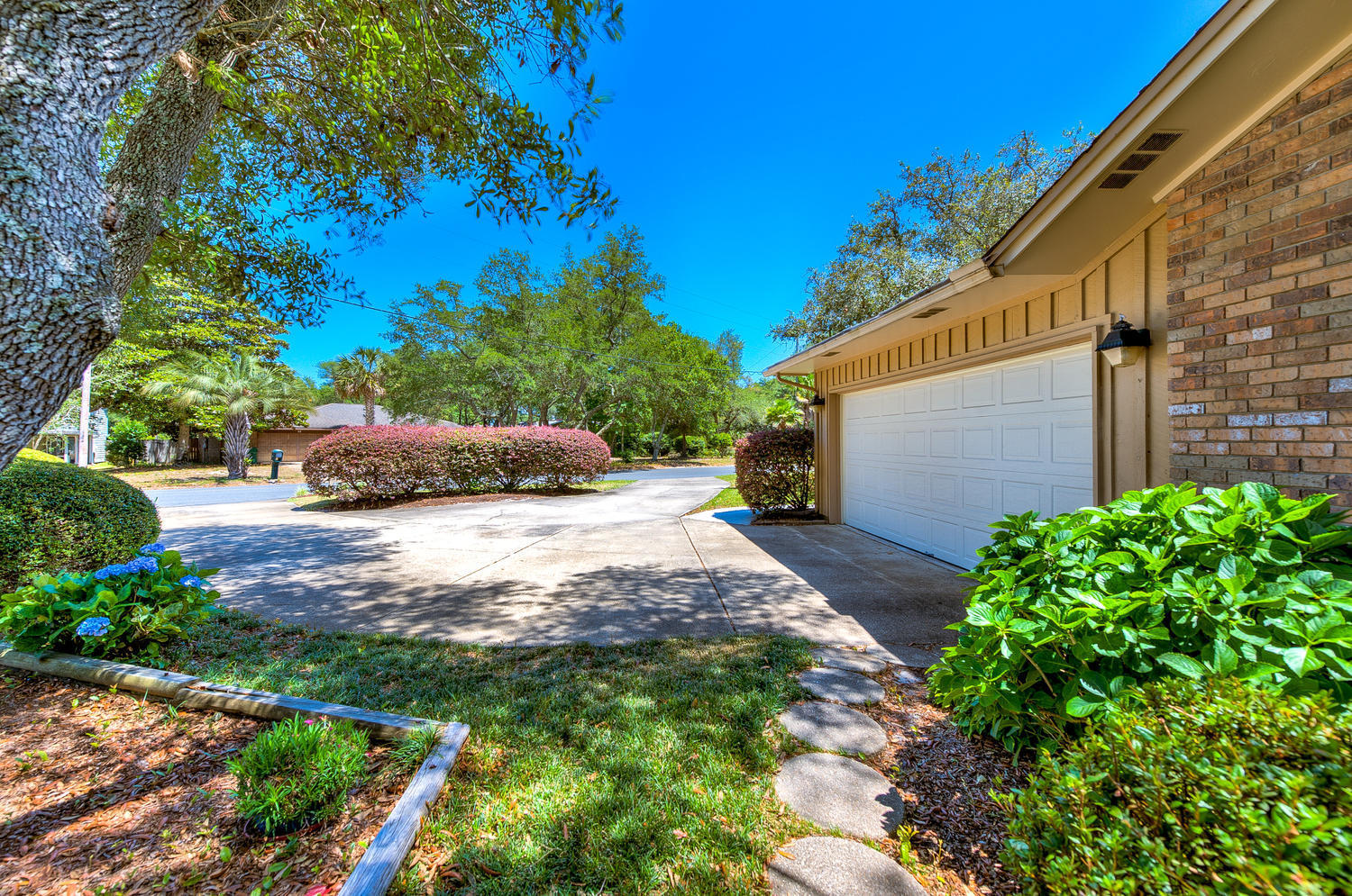 LAKE LORRAINE ESTATES - Residential