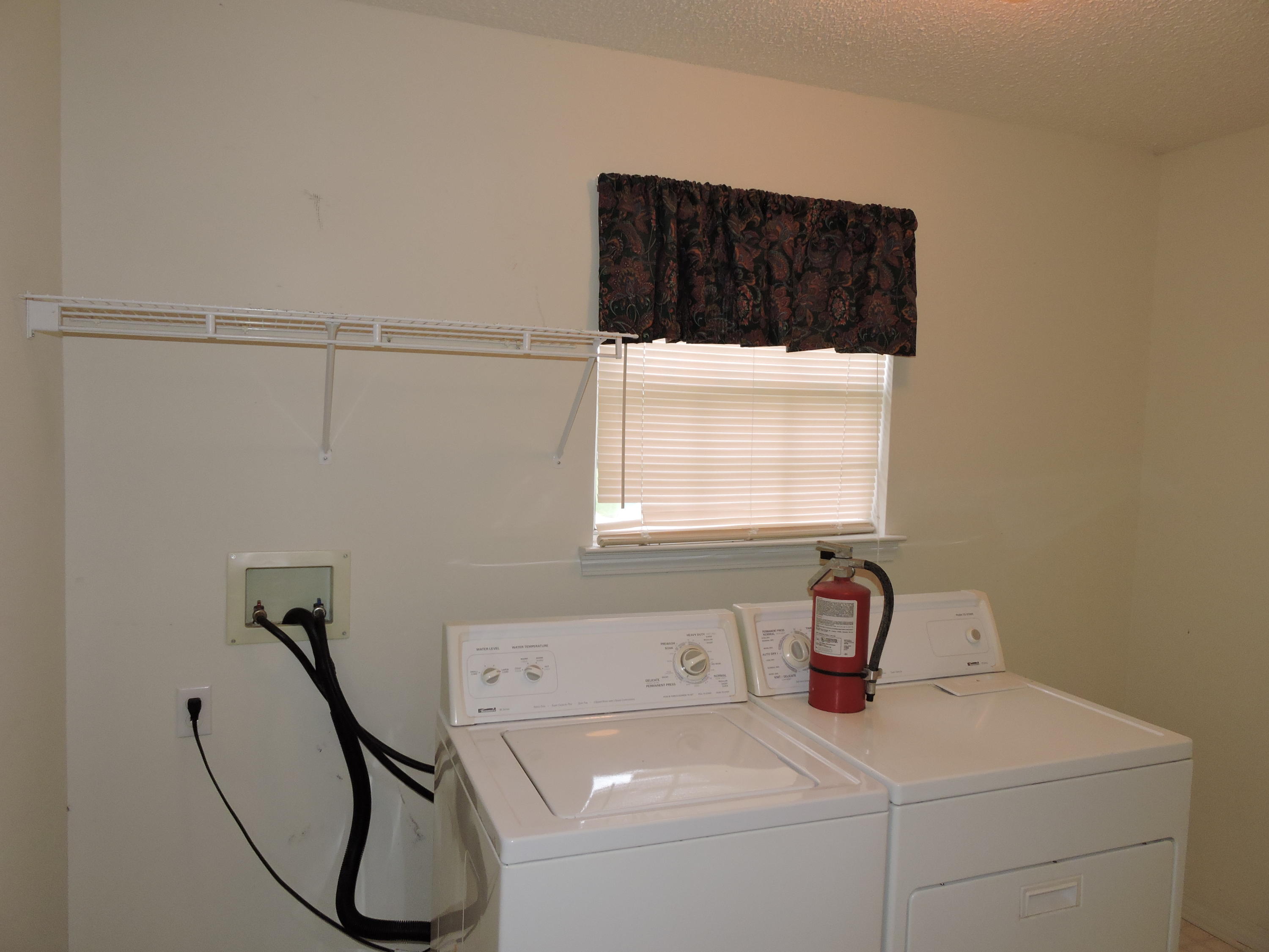 COUNTRYVIEW EST 6TH PH II - Residential Lease