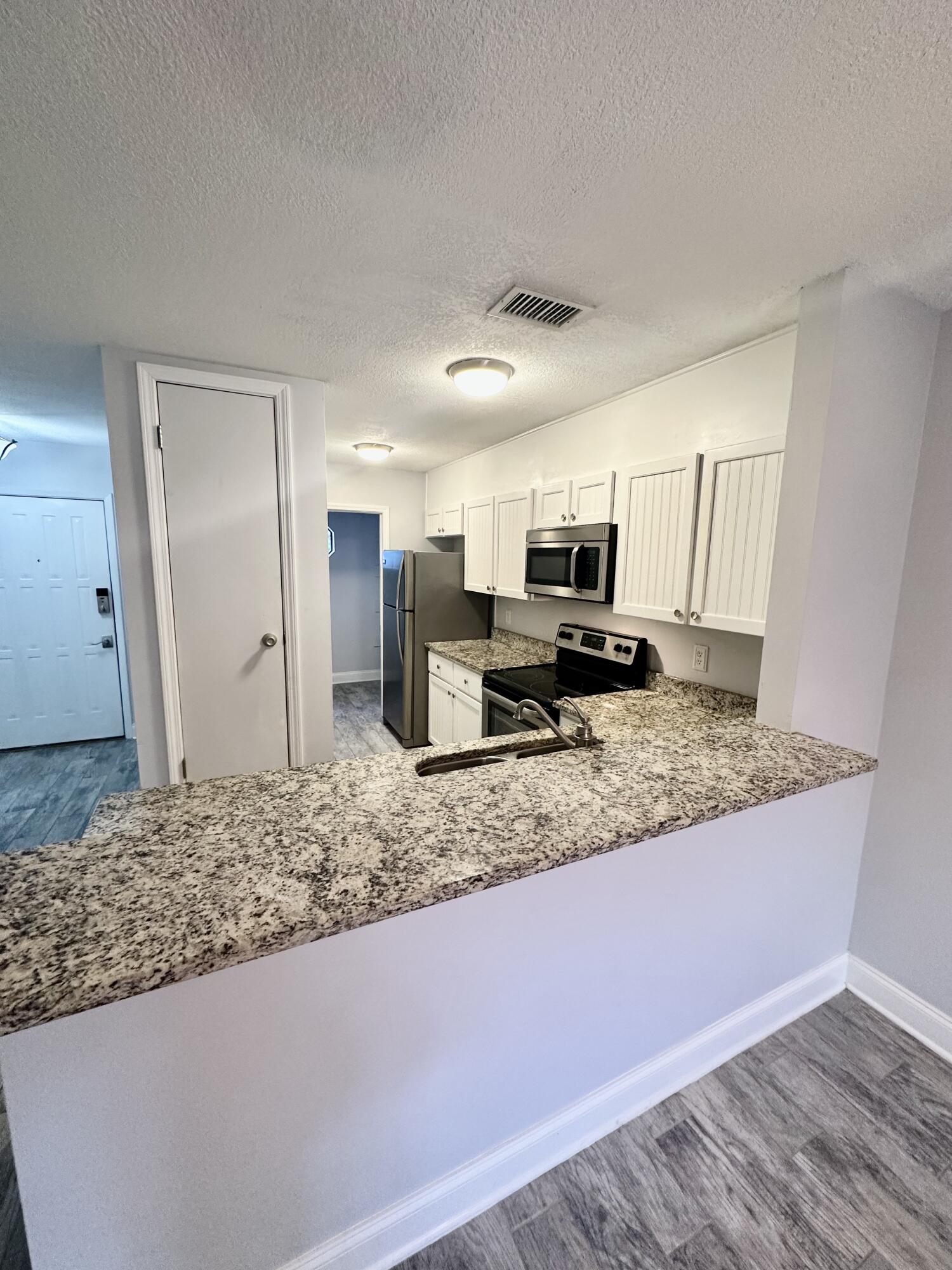 MONTAGE MANOR - Residential