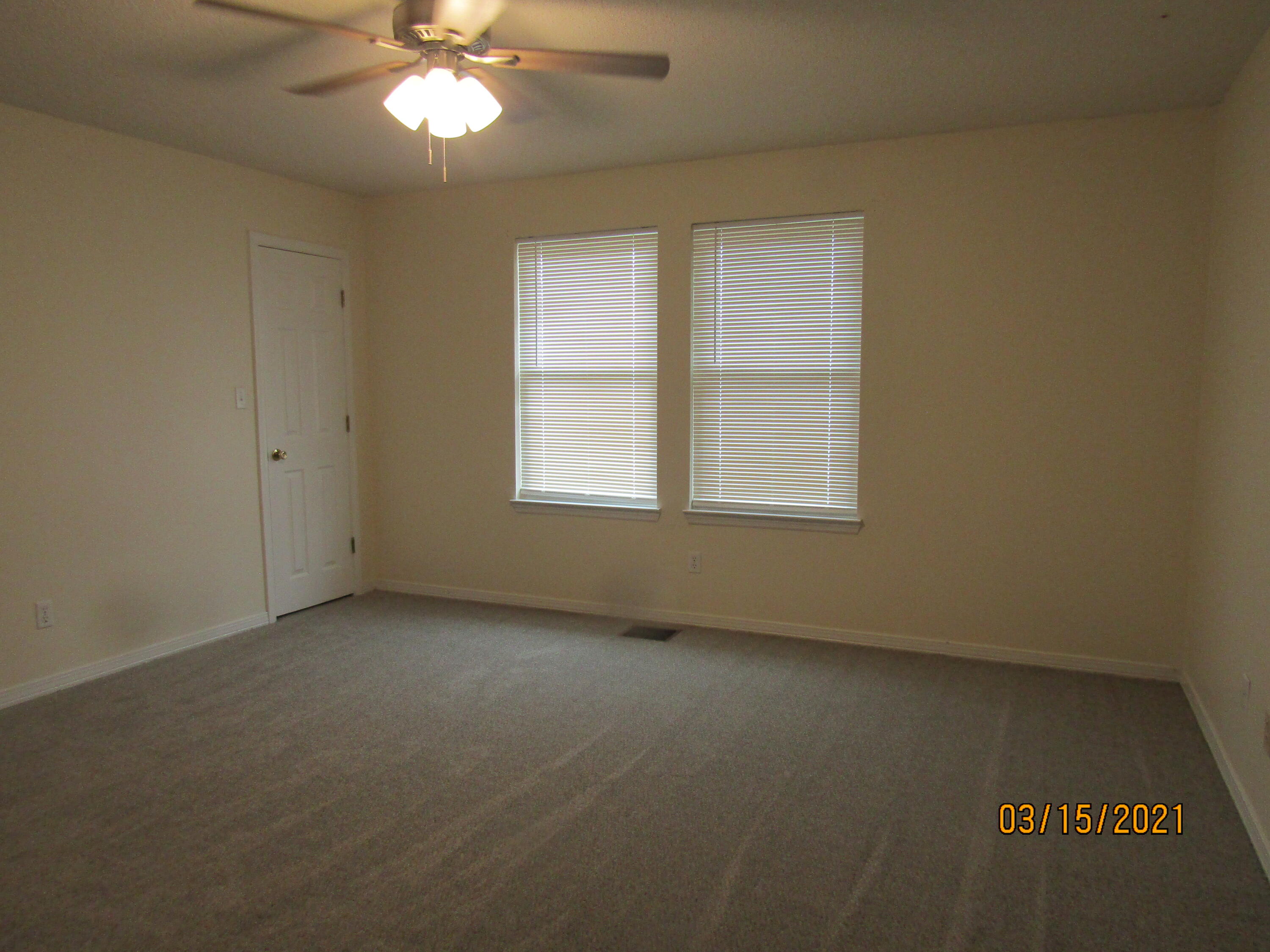 COUNTRY VILLAS - Residential Lease
