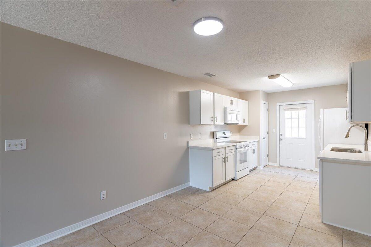 CAMBRIDGE VILLAGE T/H - Residential