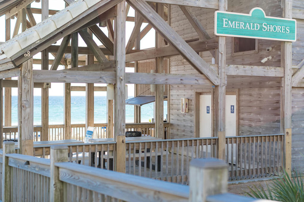 EMERALD SHORES - Residential