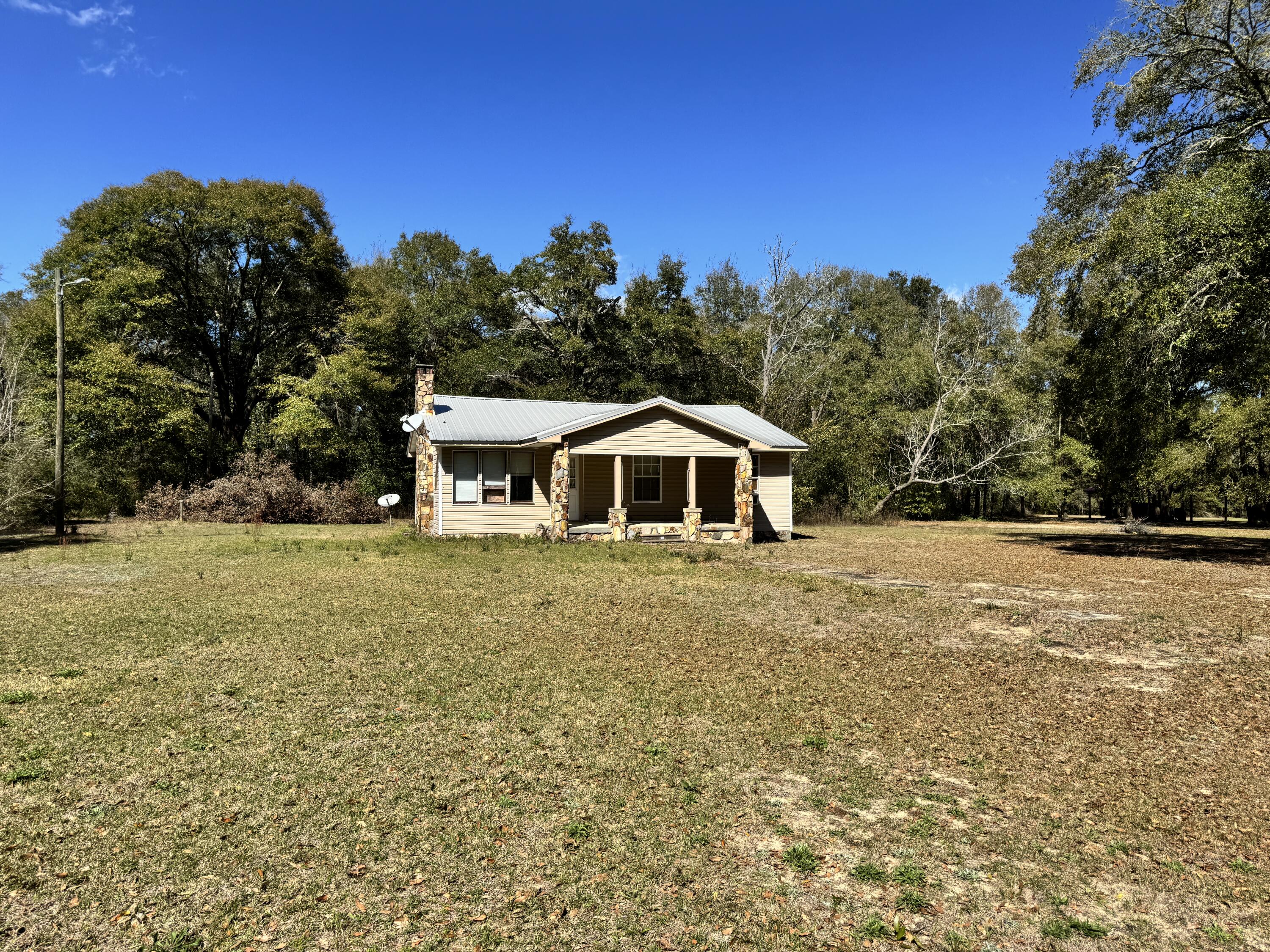 Gorgeous, nearly 3 acre property (final size to be determined by survey) in north Crestview. Property is zoned Mixed Use, per zoning dept. up to 4 homes per acre with Development Order. The home has potential, but needs quite a bit of work. The land, with it's gorgeous old oak trees, is the real star!