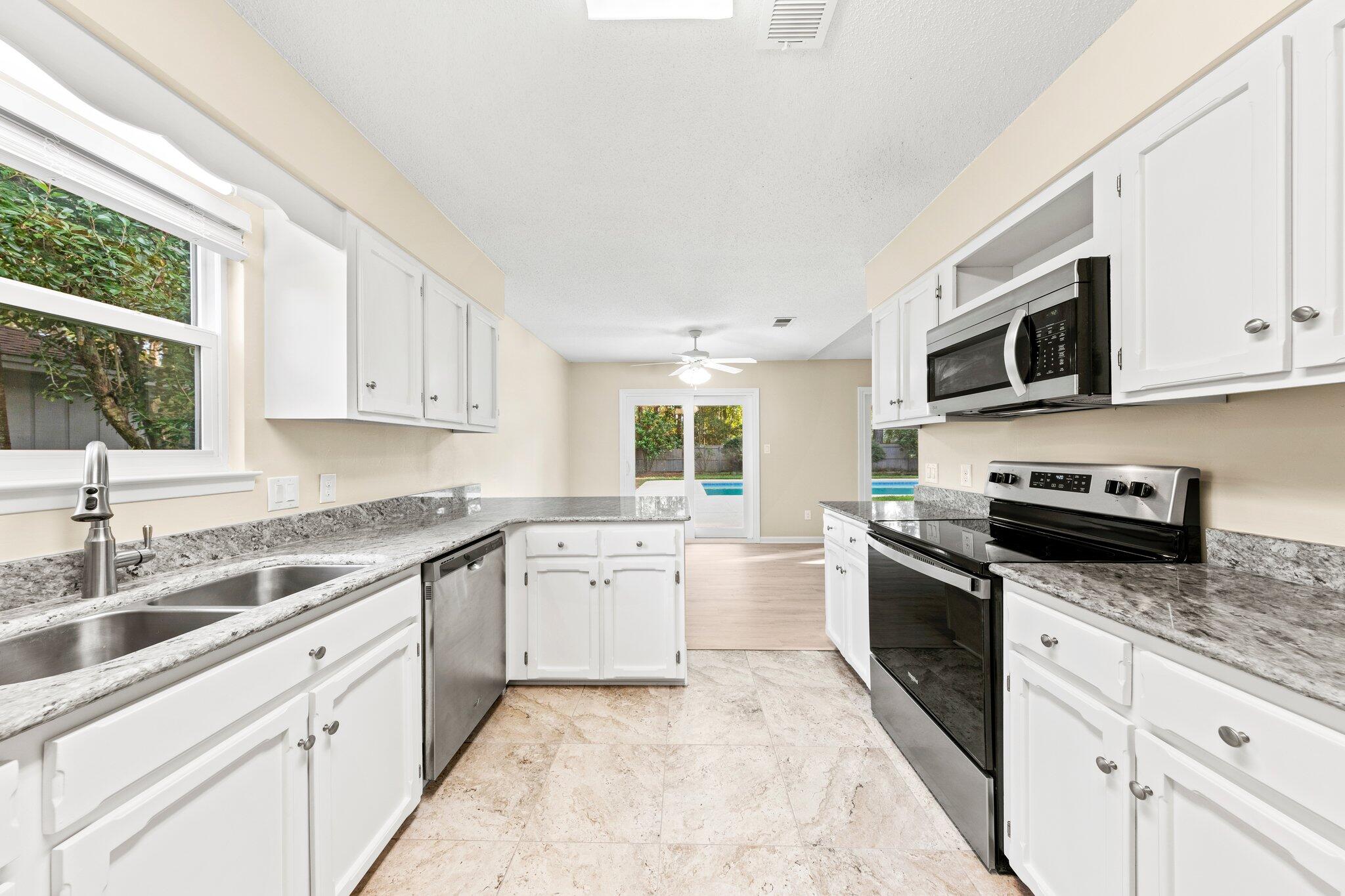 ST ANDREW - Residential Lease