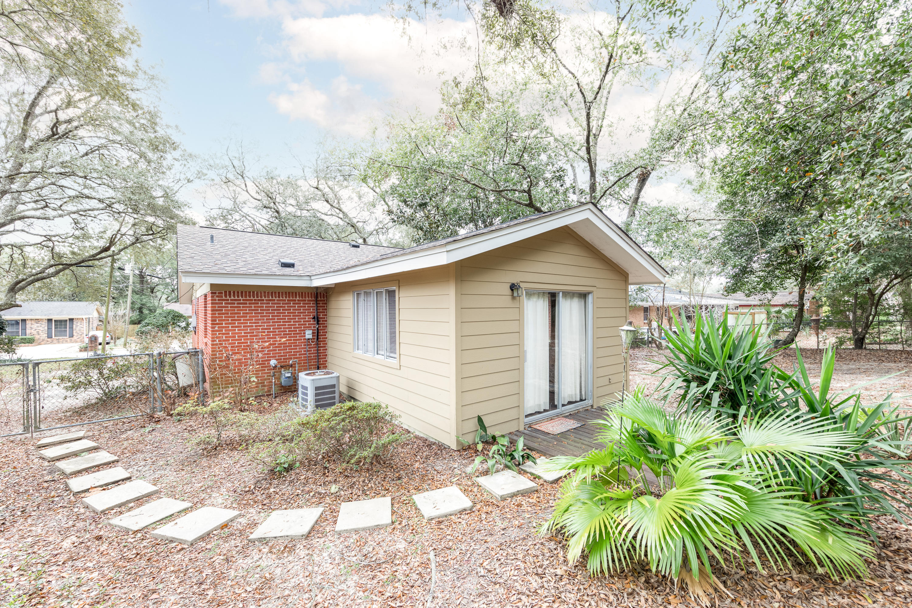 PINECREST HILLS - Residential