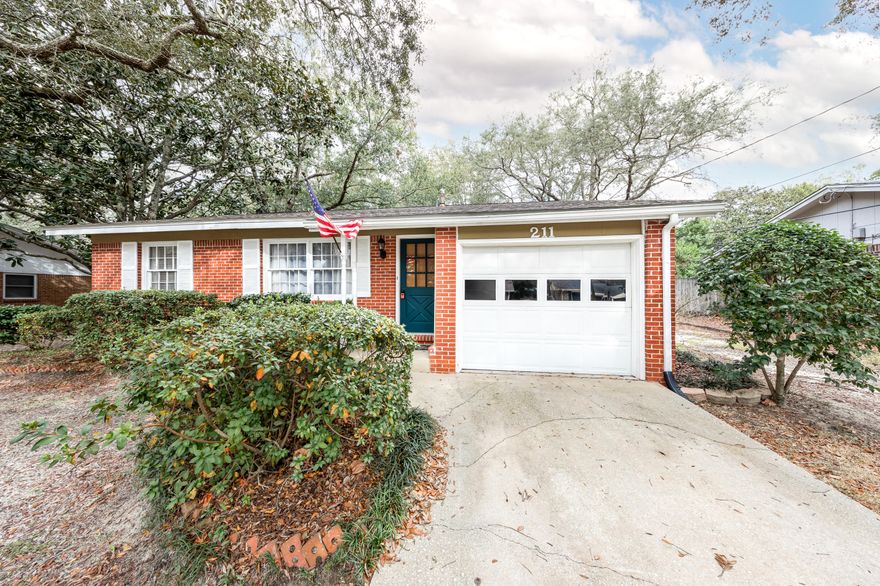 Looking for a great starter home or your first investment property? Look no further. Centrally located in town and within walking distance to Niceville's premium schools. Great commute to Eglin AFB or Duke Field and just a short drive to the beautiful beaches of the Emerald Coast. Home is move in ready with a large, fenced-in backyard, flex space, gas cooktop in kitchen, double oven, storage in garage. Home does have aluminum wiring. Call or text for additional information or to schedule a preview.