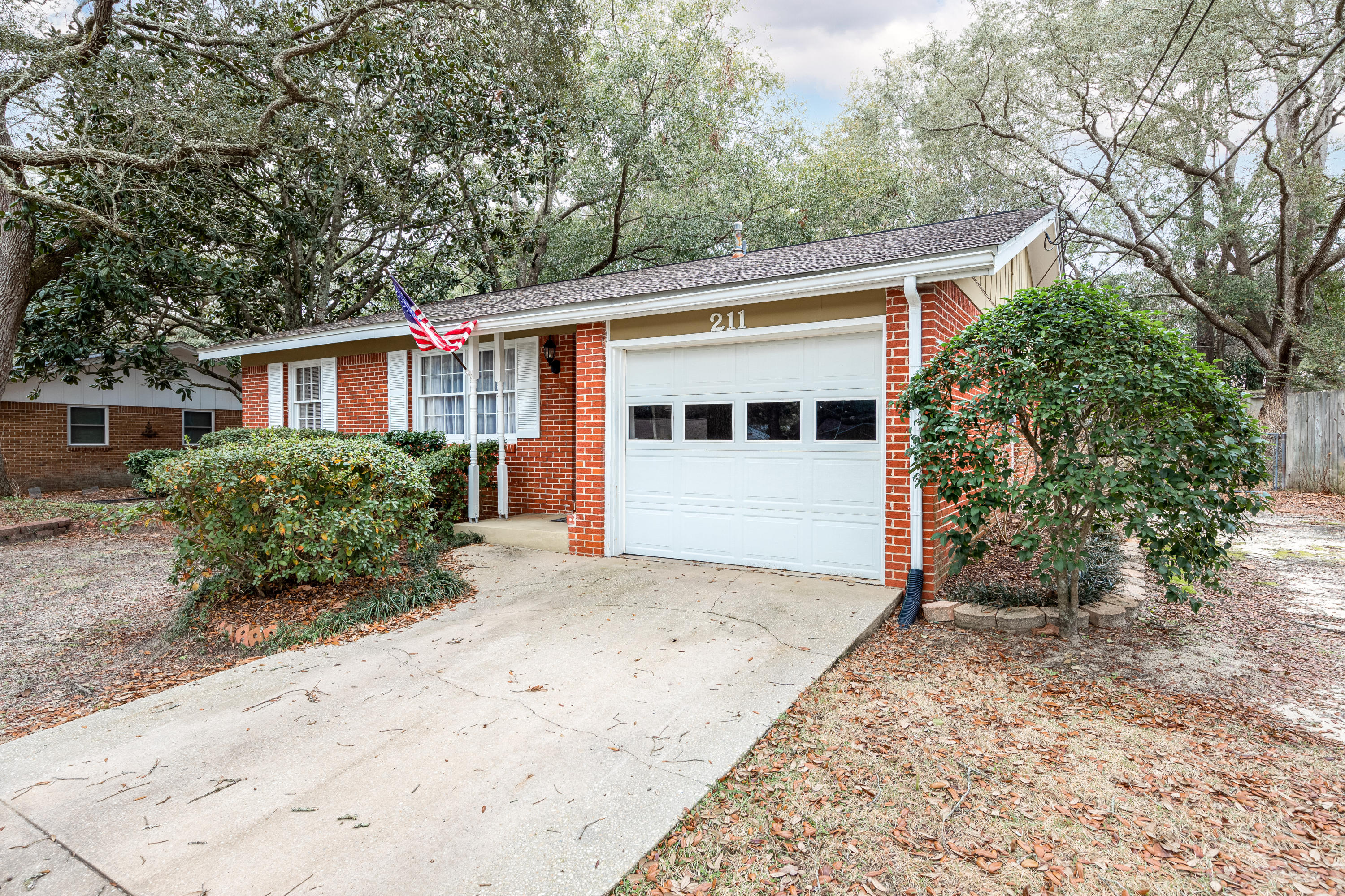 PINECREST HILLS - Residential