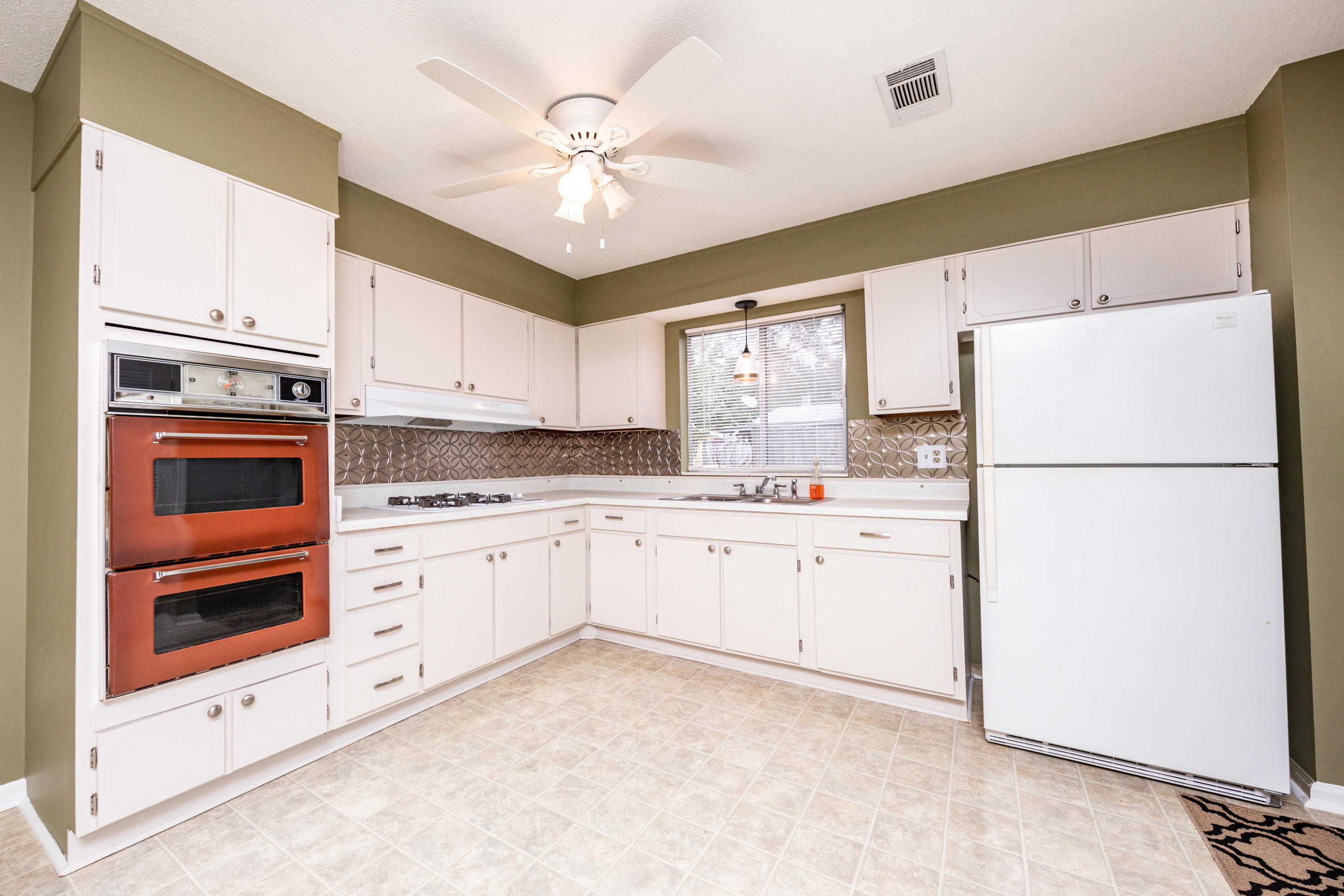 PINECREST HILLS - Residential